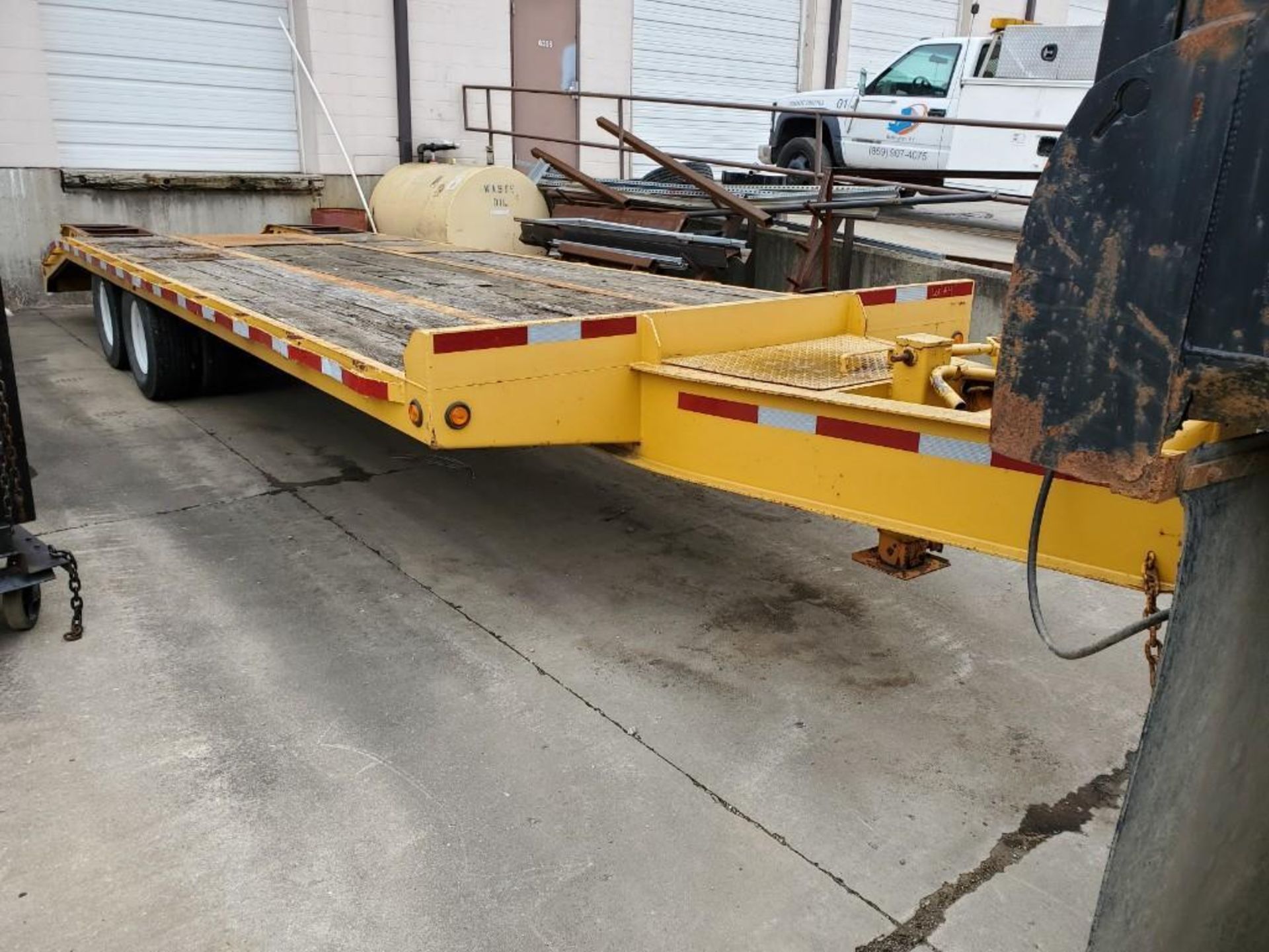 25' T/A DOVETAIL TRAILER, PINTLE HITCH, AIR BRAKES, WOOD DECK, STAKE BED, FOLD OVER STEEL RAMPS, DUA - Image 15 of 18