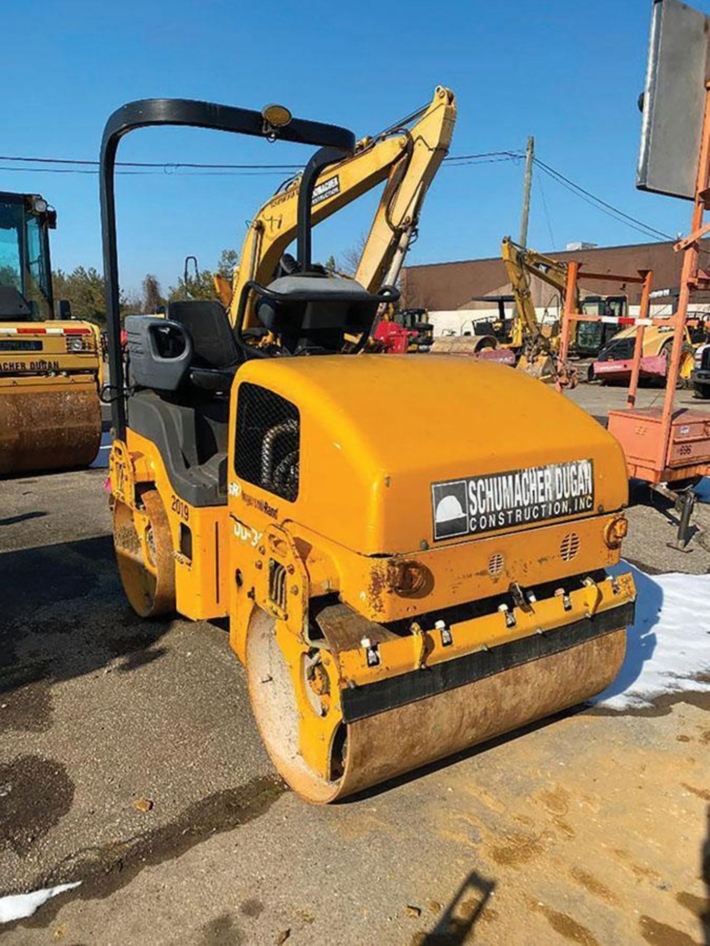2000 INGERSOLL-RAND DD30 VIBRATING ROLLER, S/N 163216, 6,603 HOURS, OPEN ROPS, 54" WIDE DRUMS, 39.24 - Image 3 of 25