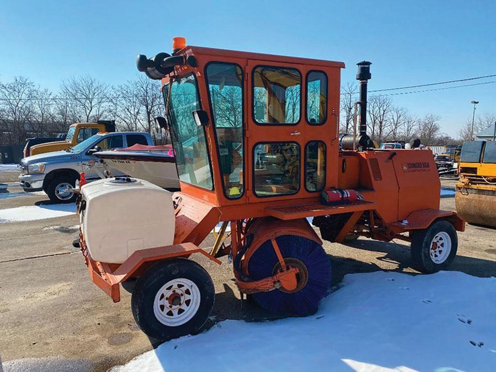 2002 BROCE BROOM RJ350 8' STREET BROOM / SWEEPER, S/N 401362, ENCLOSED A/C & HEATED CAB, DEERE POWER - Image 6 of 33