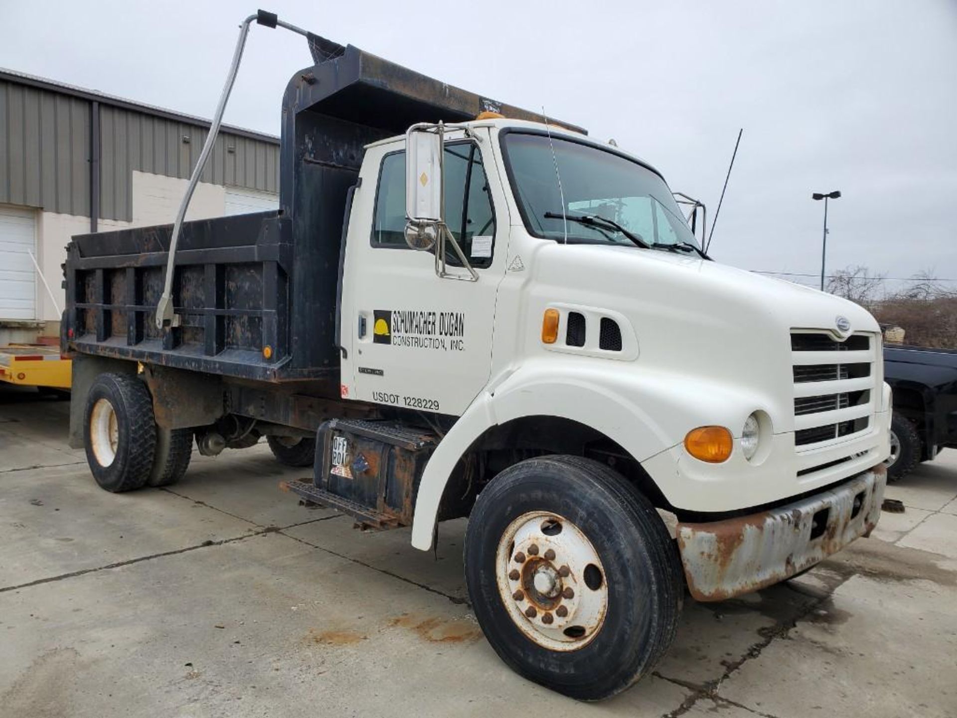 1999 STERLING S/A DUMP TRUCK, VIN 2FZHRJAA2XAB44904, 6-SPEED MANUAL TRANSMISSION, MUNCIE PTO W/OX BO - Image 26 of 30