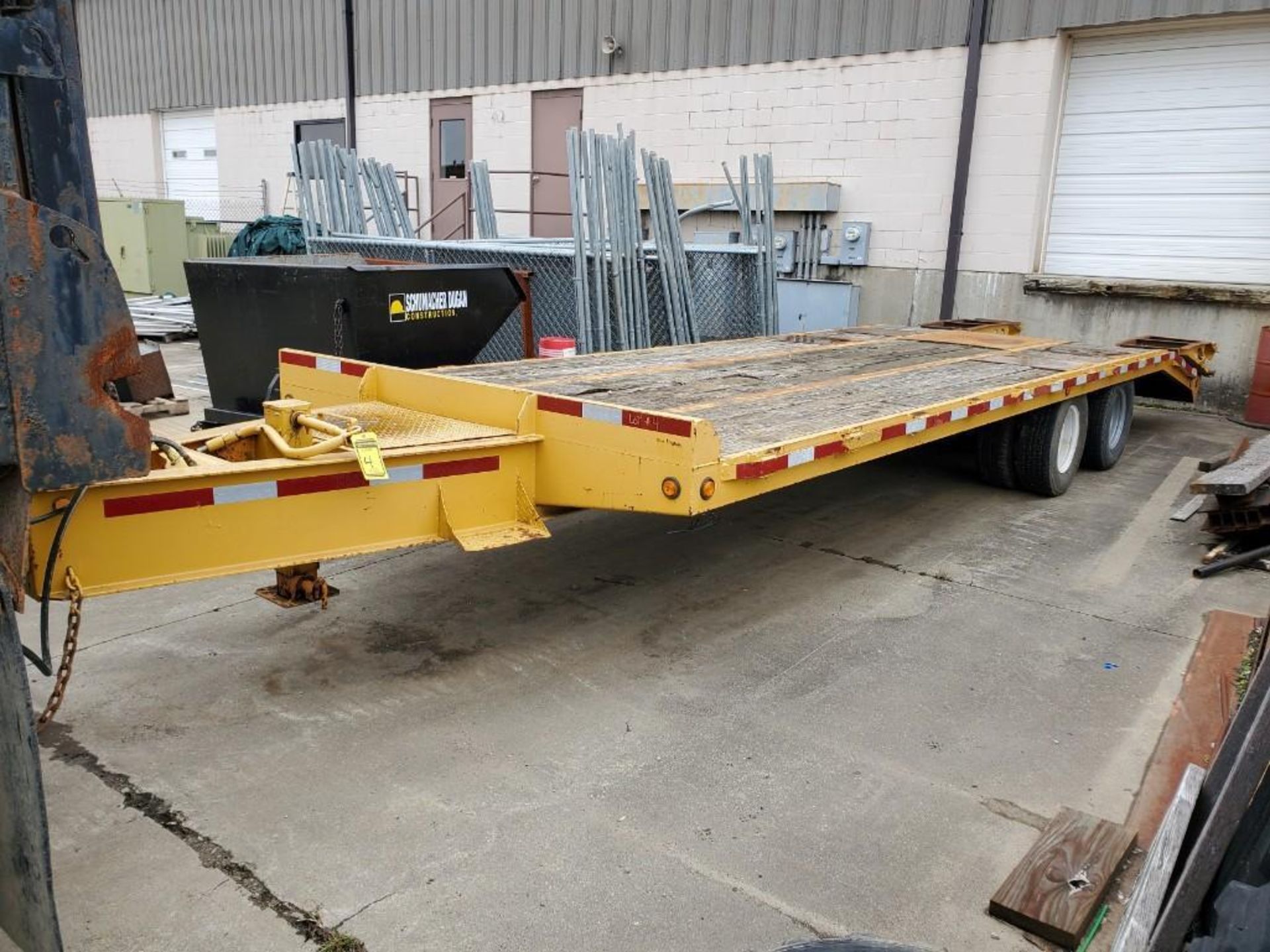 25' T/A DOVETAIL TRAILER, PINTLE HITCH, AIR BRAKES, WOOD DECK, STAKE BED, FOLD OVER STEEL RAMPS, DUA - Image 17 of 18