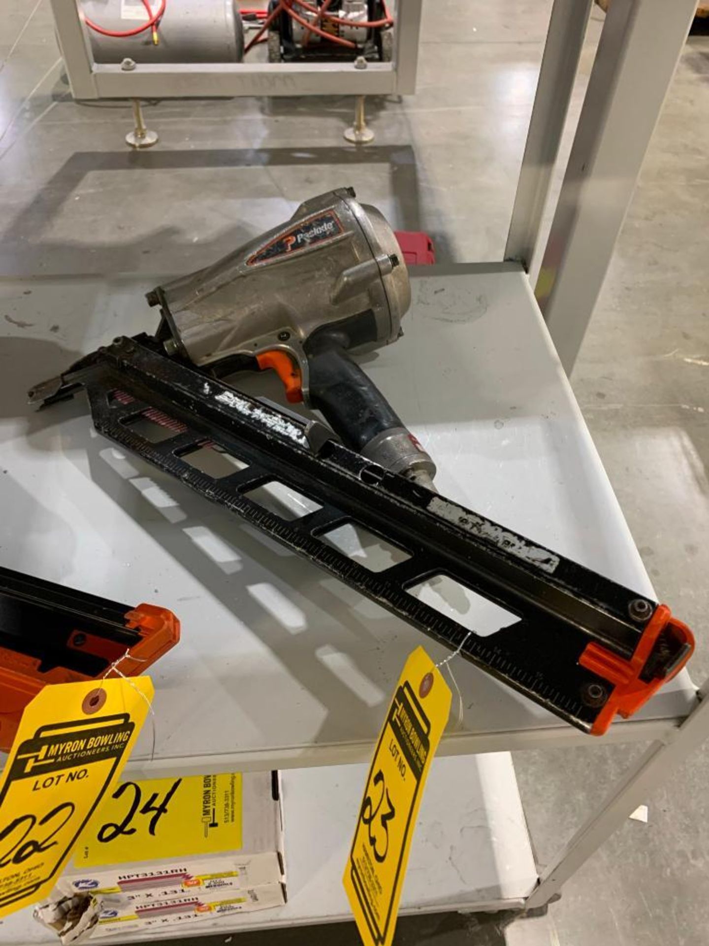 PASLODE F350S PNEUMATIC NAILER