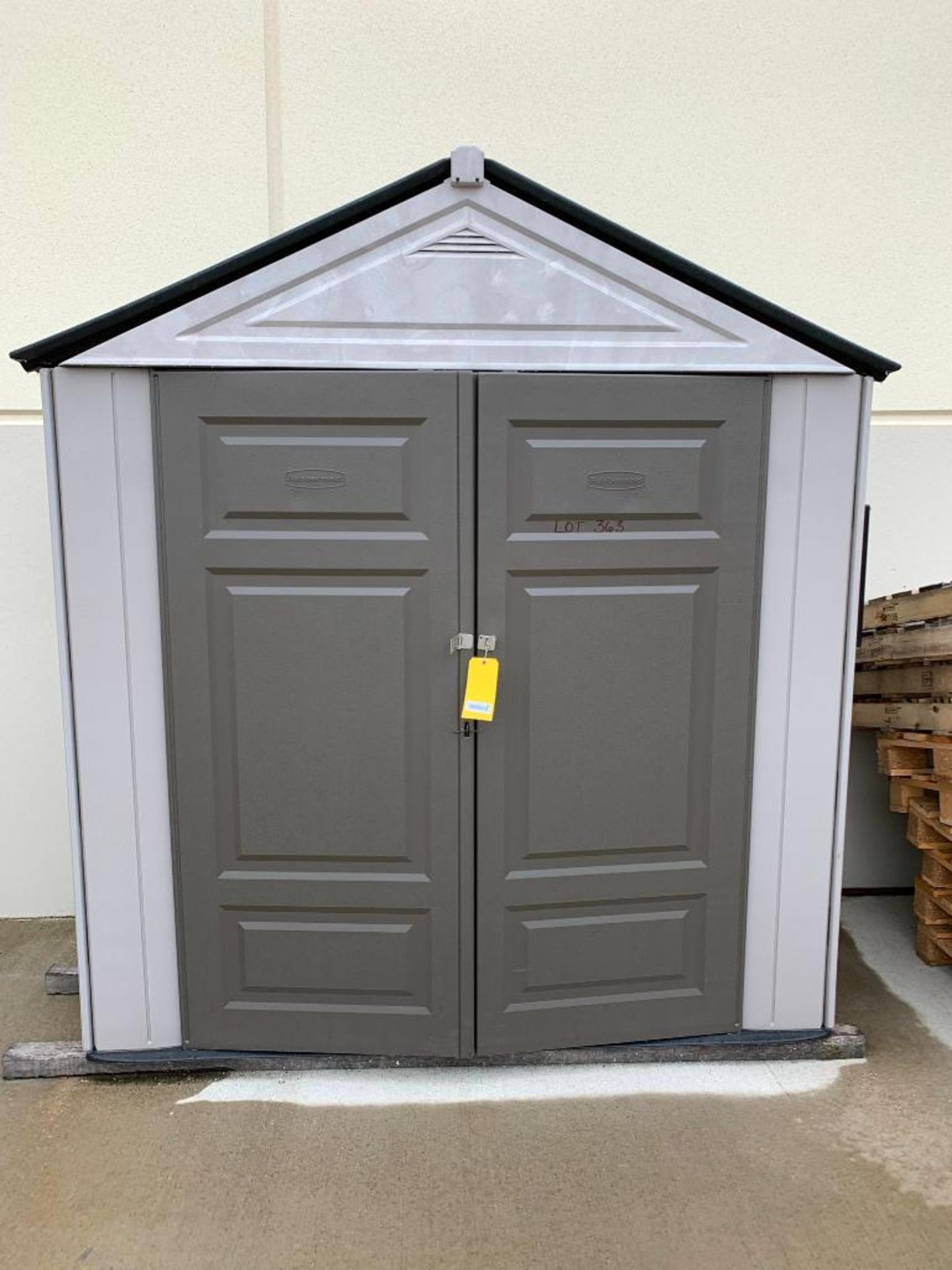 RUBBERMAID STORAGE SHED, W/ TRANSPORT CONTENT