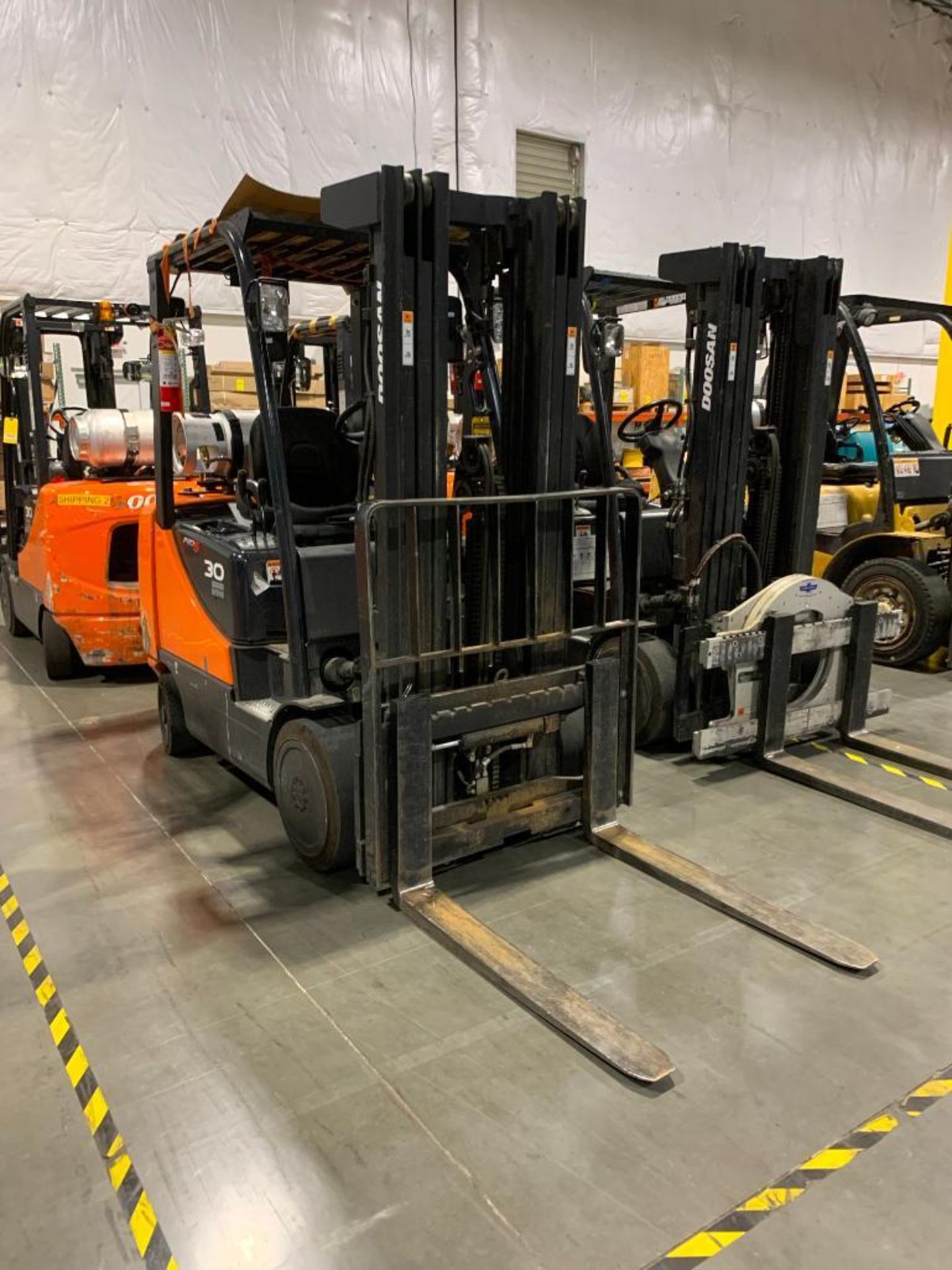 DOOSAN 5,000 LB. CAPACITY LPG FORKLIFT, MODEL GC30E-5, S/N FGAOM-1790-00109, 3-STAGE MAST, 189'' MAX