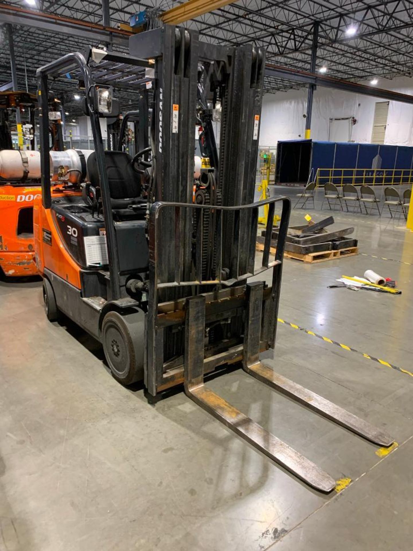 DOOSAN 5,000 LB. CAPACITY LPG FORKLIFT, MODEL GC30E-5, S/N FGAOM-1790-00113, 3-STAGE MAST, 189'' MAX