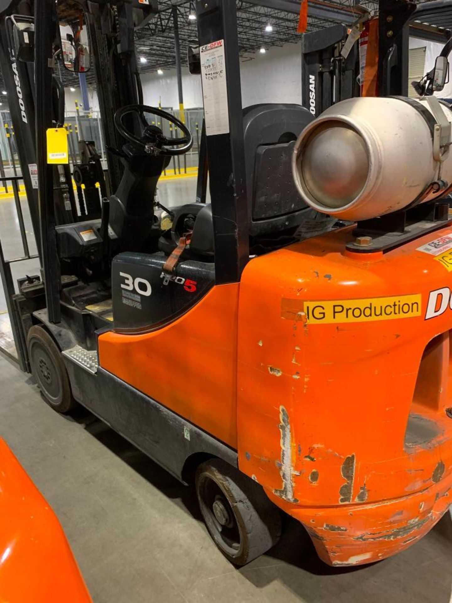 DOOSAN 5,000 LB. CAPACITY LPG FORKLIFT, MODEL GC30E-5, S/N FGAOM-1790-00109, 3-STAGE MAST, 189'' MAX - Image 12 of 14