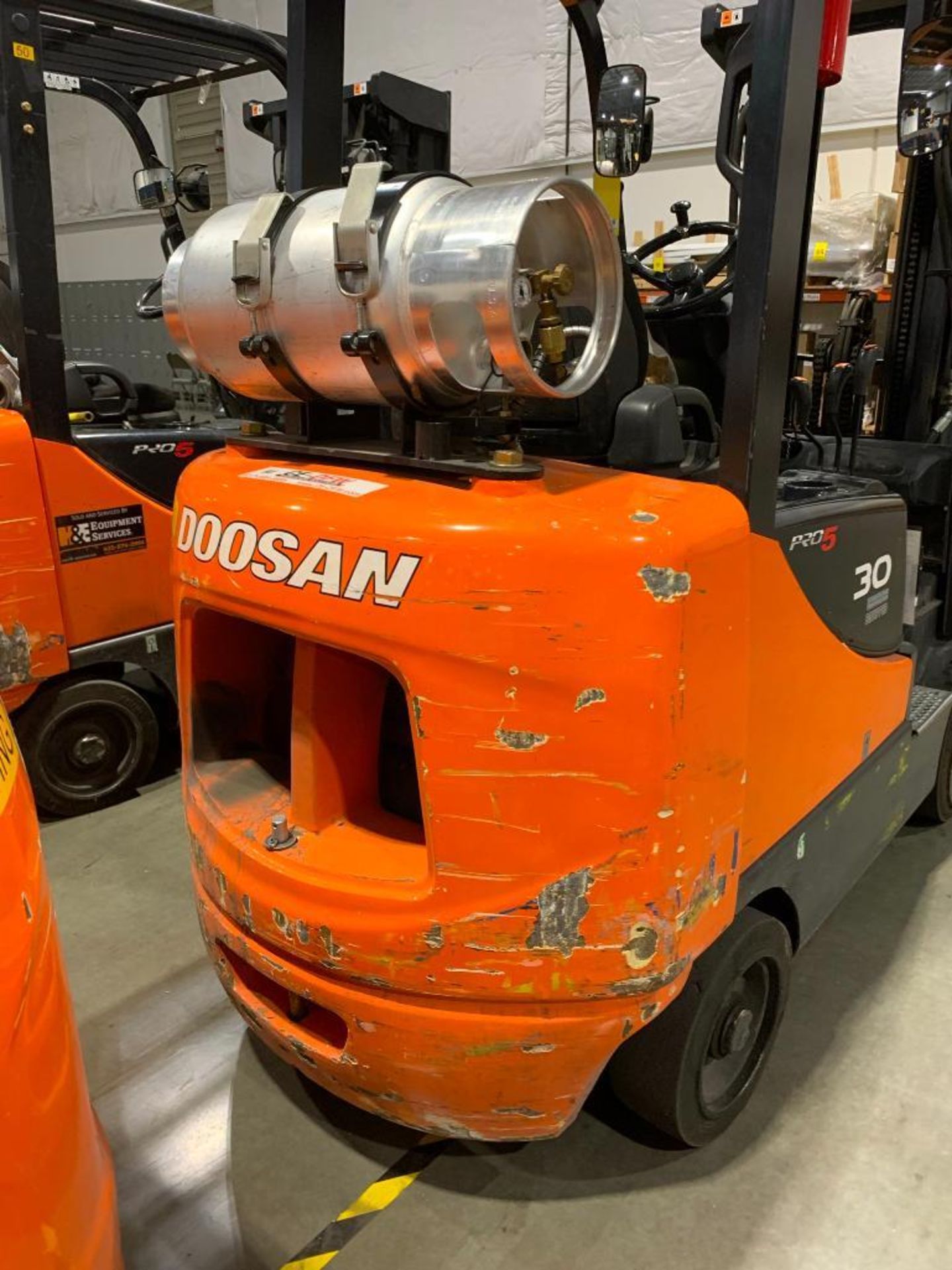 DOOSAN 5,000 LB. CAPACITY FORKLIFT, MODEL GC30E-5, S/N FGAOM-1790-00112, 3-STAGE MAST, 189'' MAX LOA - Image 6 of 7