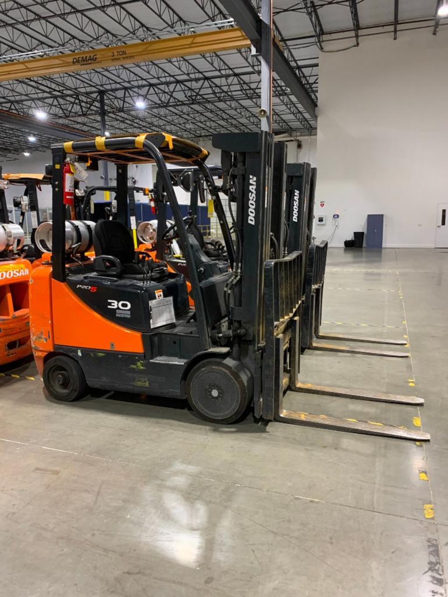 DOOSAN 5,000 LB. CAPACITY FORKLIFT, MODEL GC30E-5, S/N FGAOM-1790-00112, 3-STAGE MAST, 189'' MAX LOA