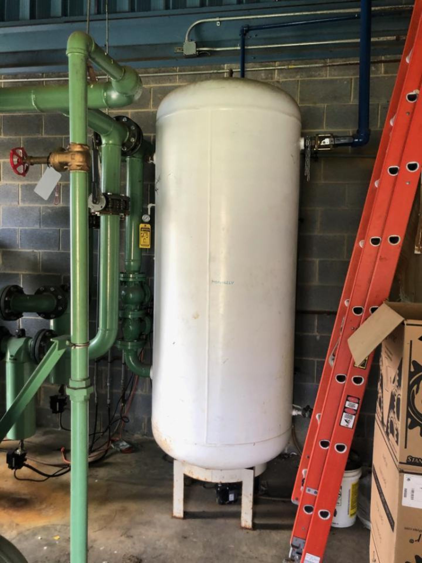 APPROX. 1,000-GAL. AIR DISTRIBUTION TANK