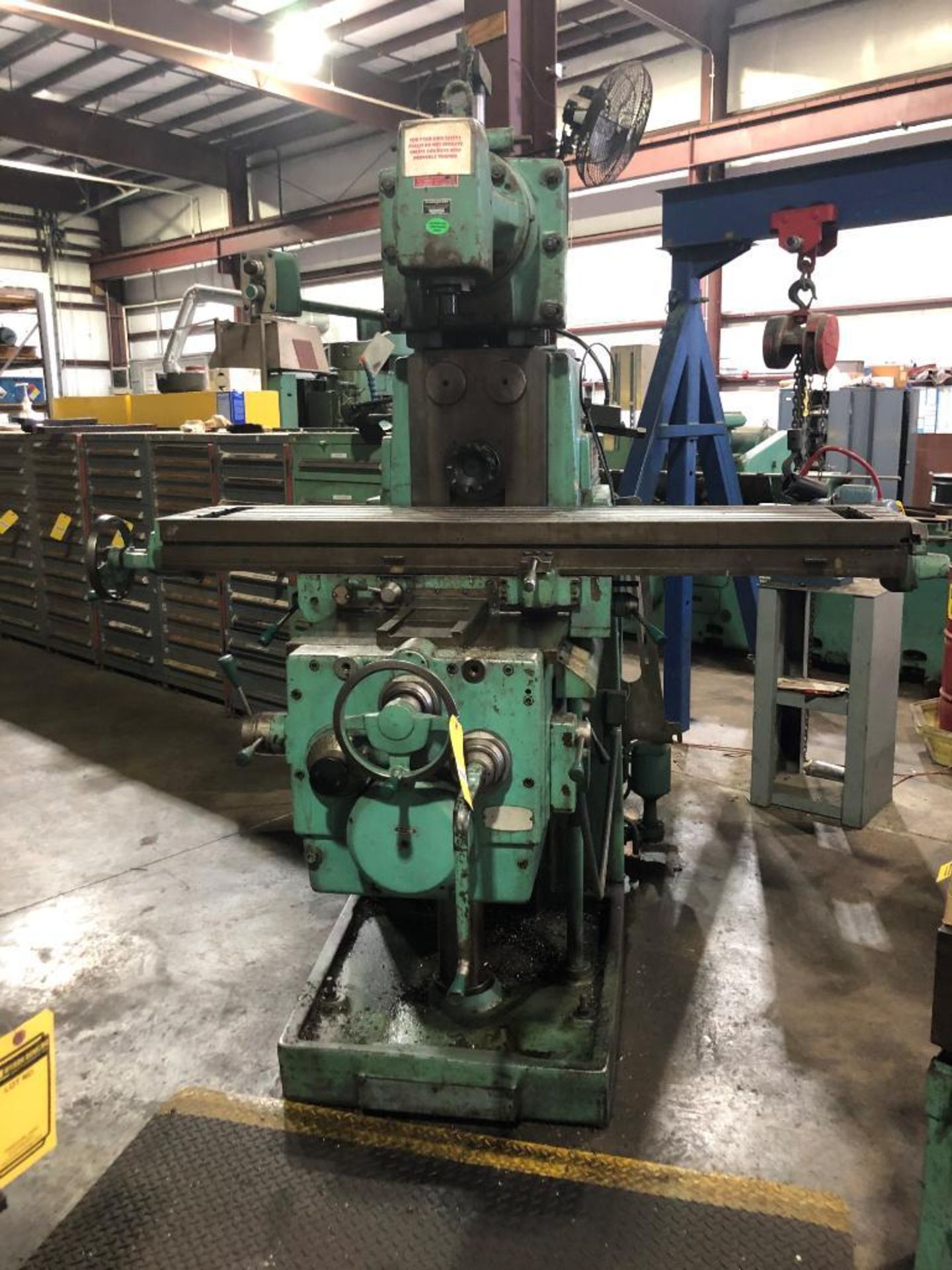 1982 MILWAUKEE KEARNEY & TRECKER HORIZONTAL MILL, MODEL 3105-15, 68'' X 15'' ABLE, KNEE BED