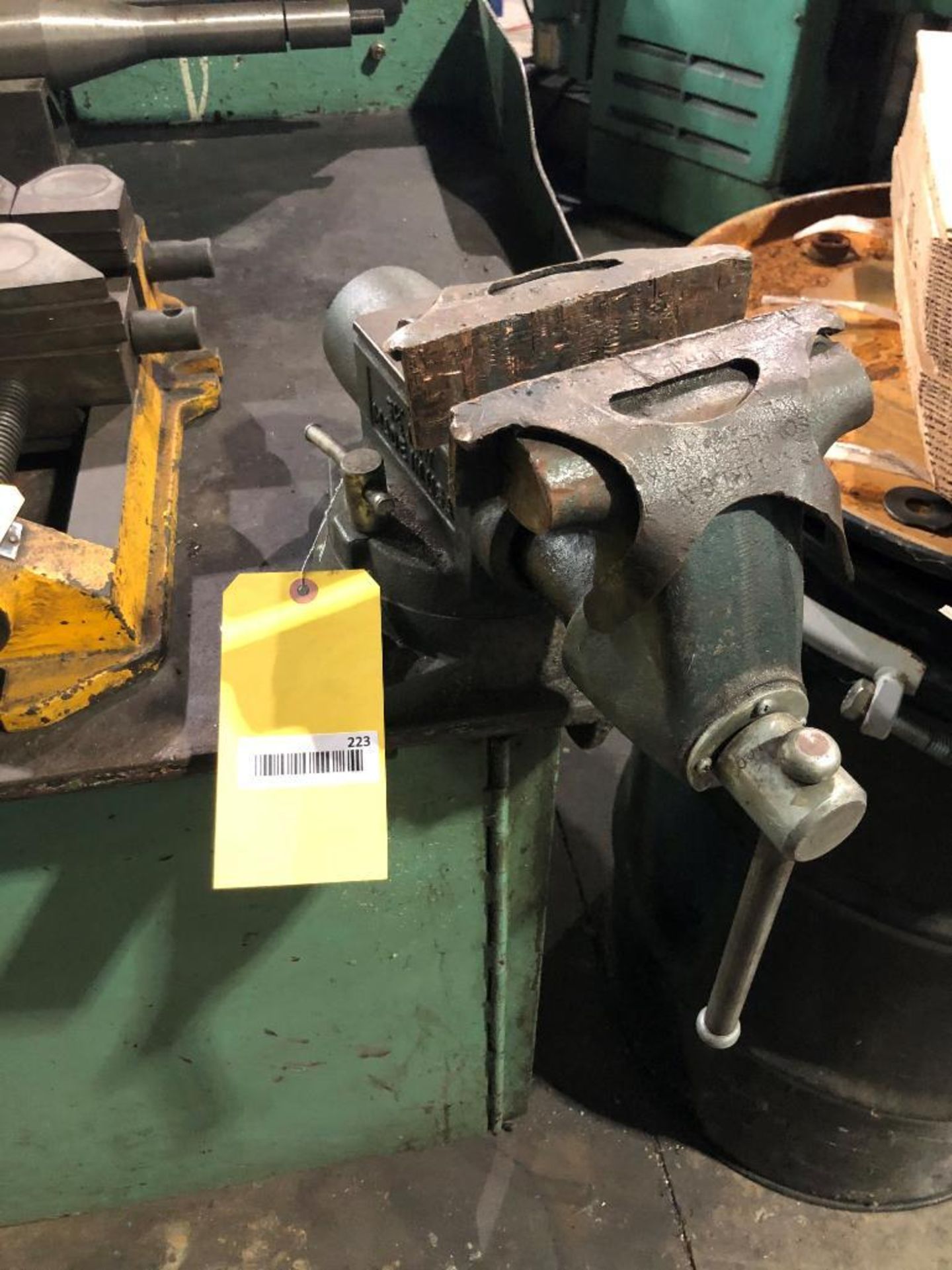 5-1/2'' BENCH VISE