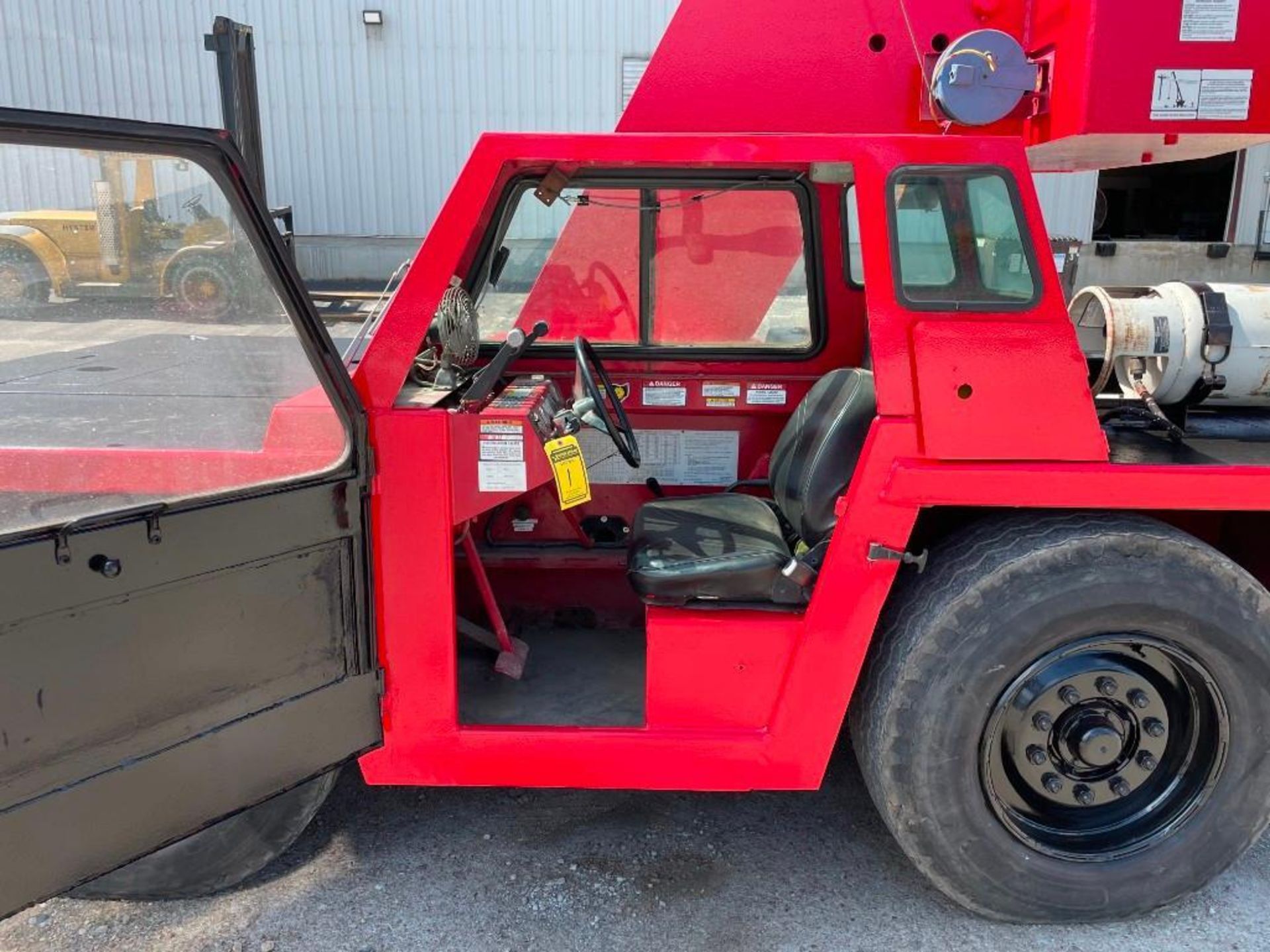 BRODERSON 15-TON CARRY DECK CRANE, MODEL IC-200-2B, S/N 69282, LPG, PNEUMATIC TIRES, W/ CAB, 4-WHEEL - Image 7 of 7