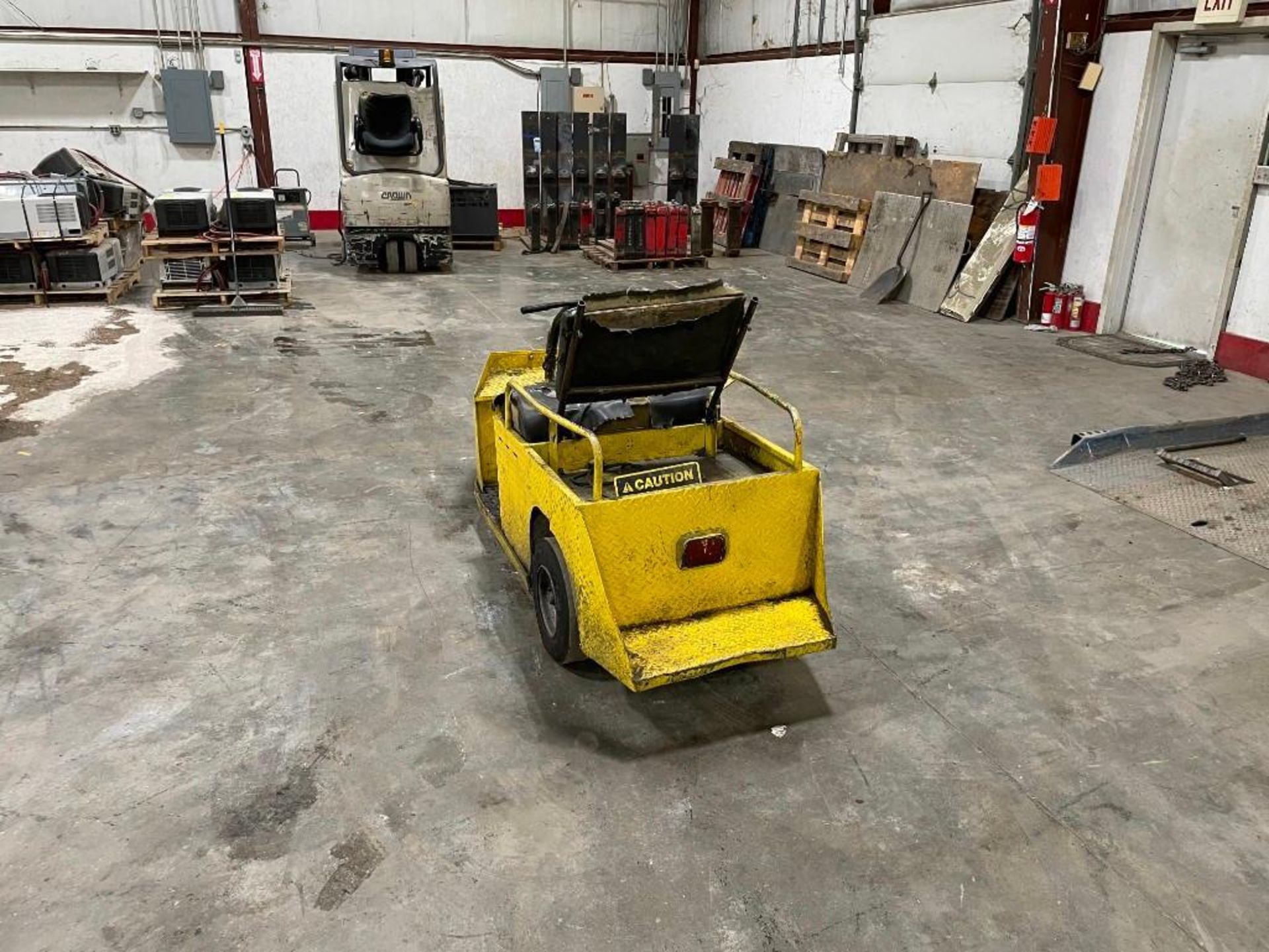 CUSHMAN 3-WHEEL ELECTRIC PERSONNEL CART, 24V, NEEDS WORK - Image 4 of 4