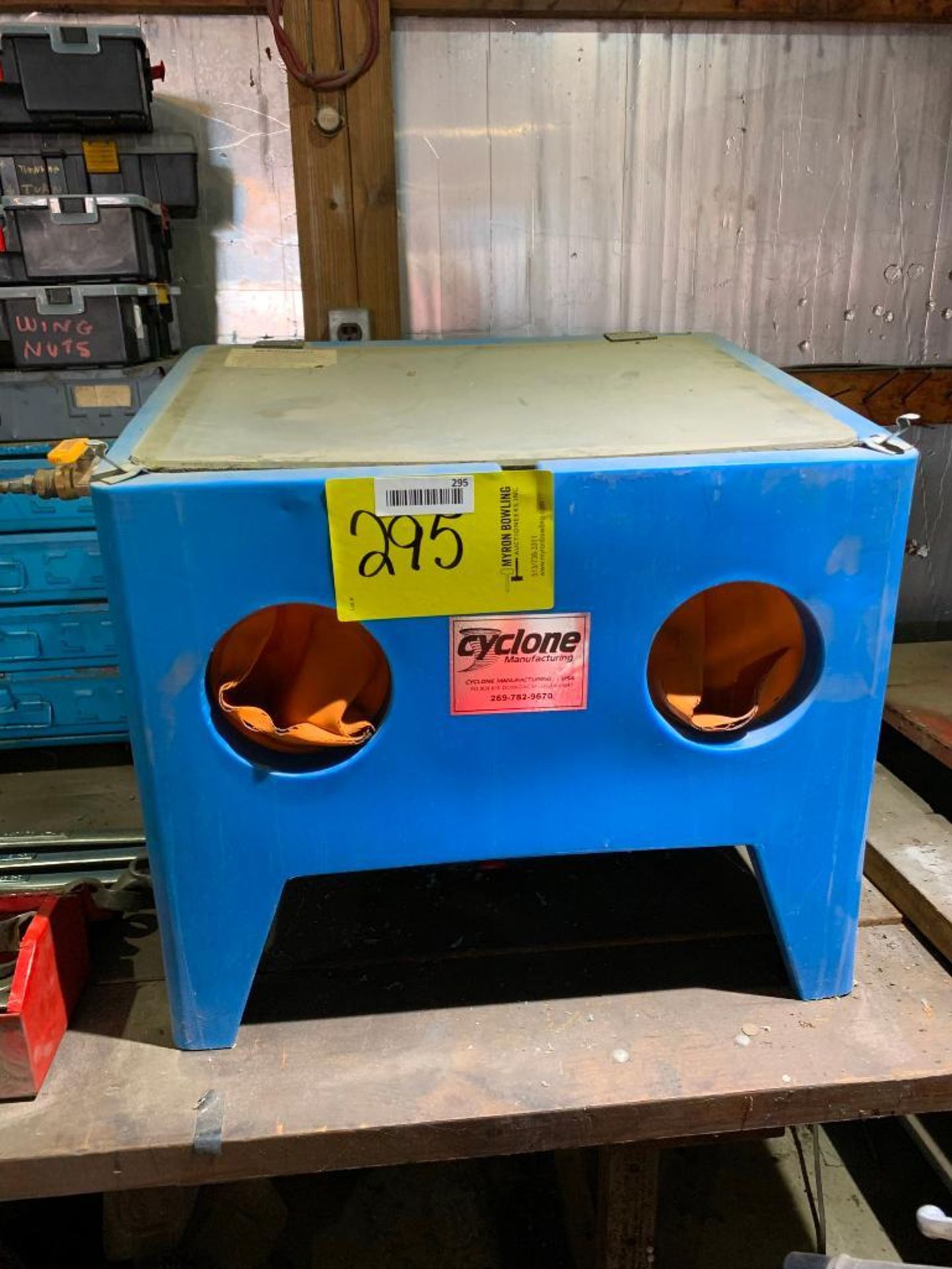 CYCLONE BENCH TOP ABRASIVE BLAST CABINET