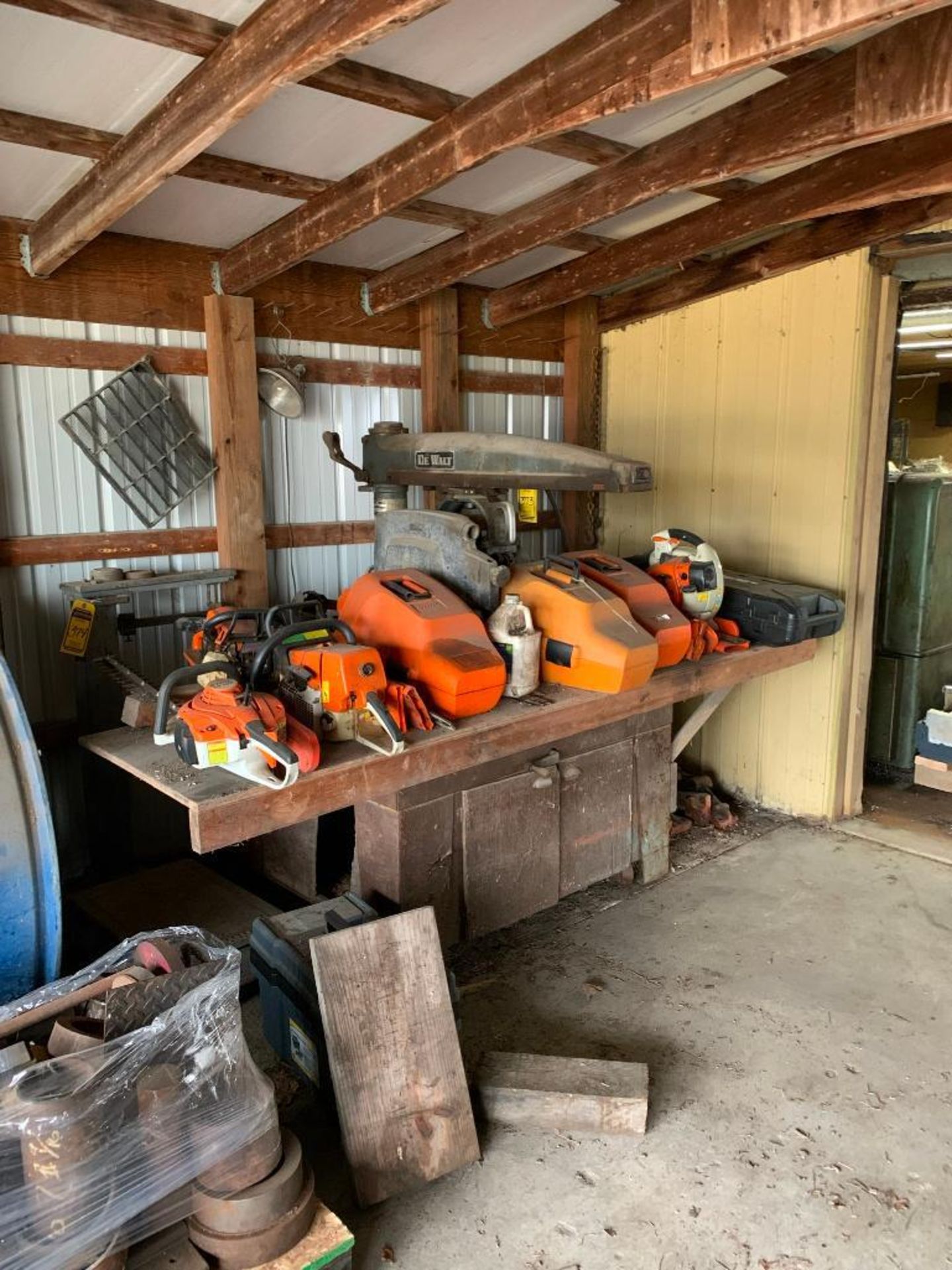 DEWALT RADIAL ARM SAW, MODEL GE, S/N 125776 (ITEMS ON TOP OF ARE NOT INCLUDED)