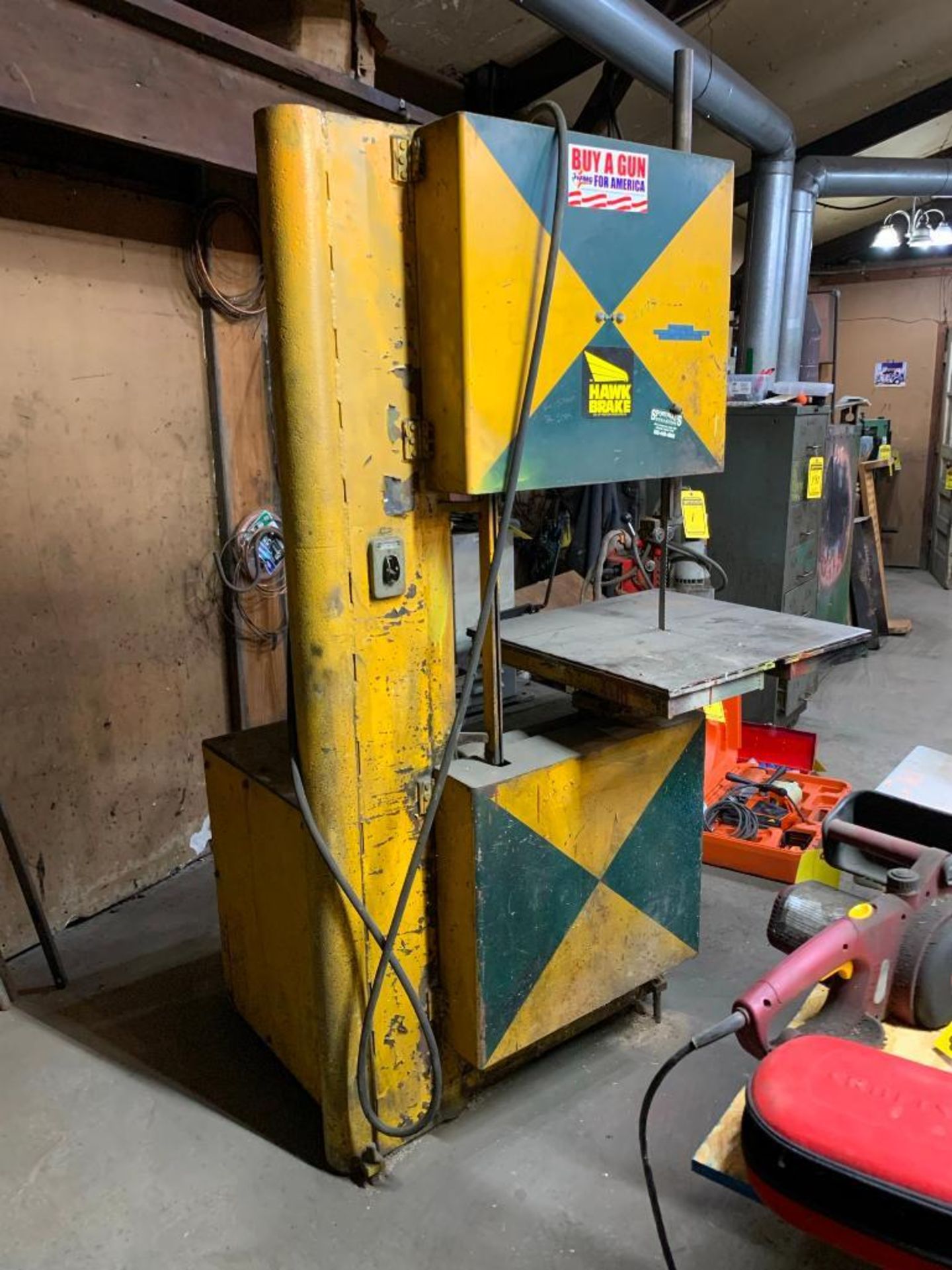 VERTICAL BAND SAW, 18'' THROAT, 24'' X 24'' TABLE