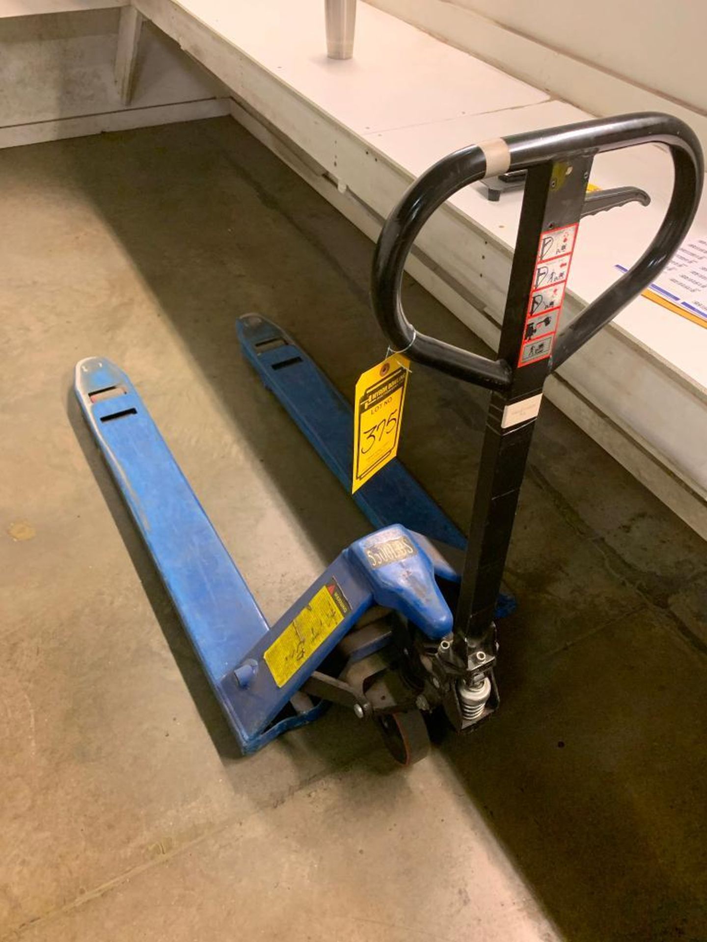 HU-LIFT 5,500 LB. CAPACITY PALLET JACK (LOWERING LEVER BROKEN) - Image 2 of 2