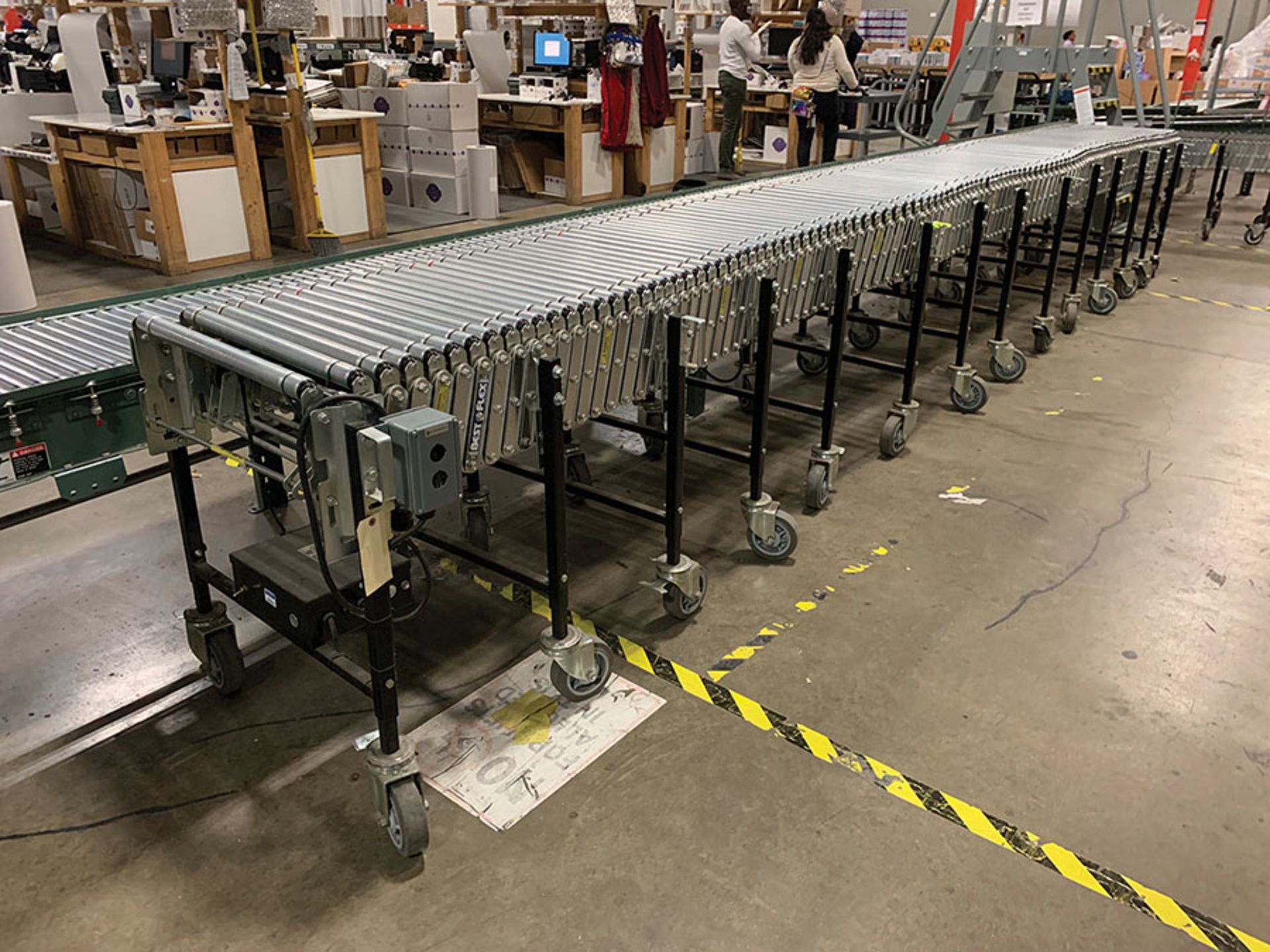 BEST FLEX 200 FLEXIBLE CONVEYOR, 24''W, ADJUSTABLE LEGS - Image 4 of 4