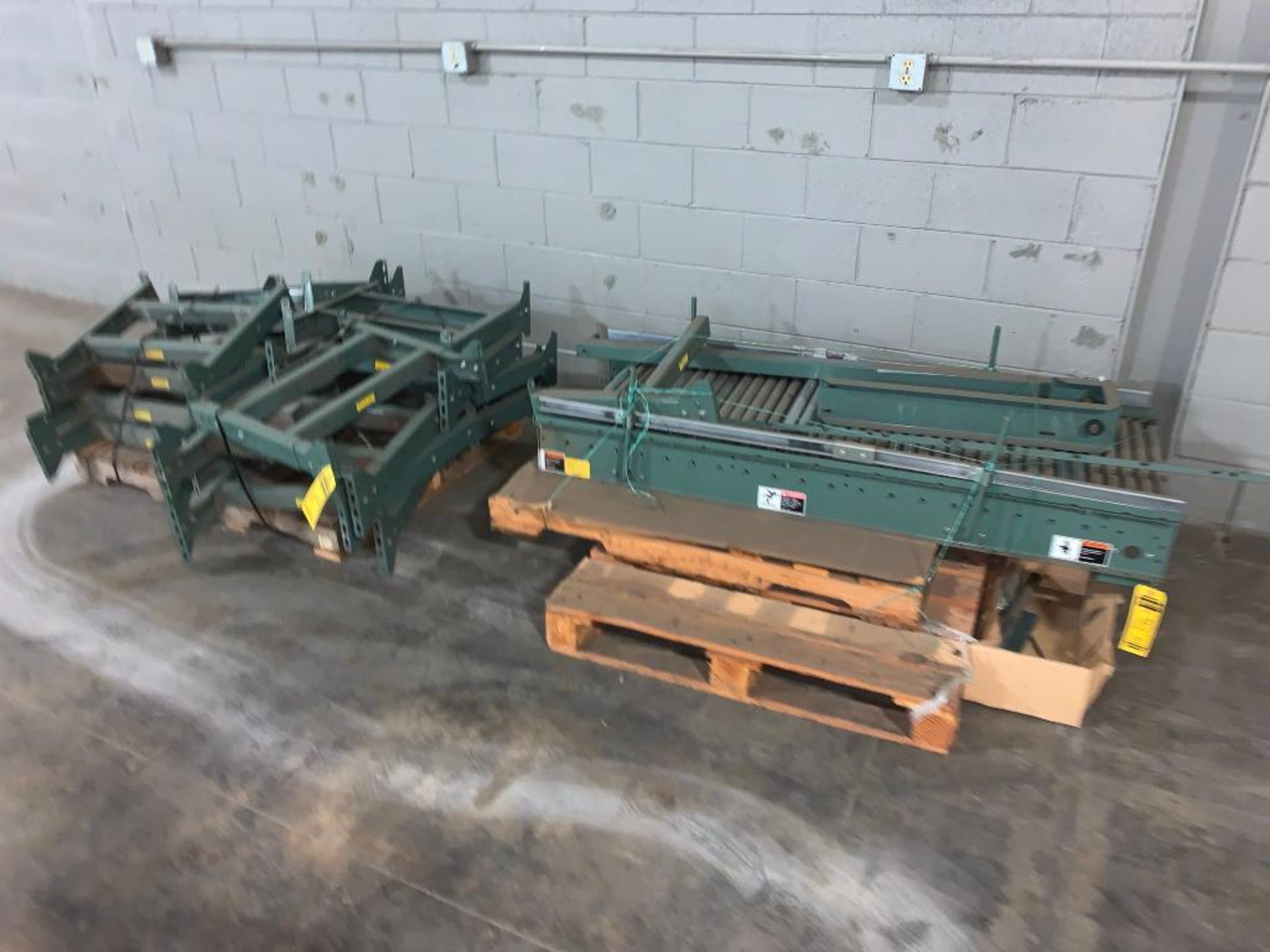 HYTROL CONVEYOR CO. POWERED CONVEYOR, APPROX. 300 LINEAL FEET, 22'' X 10' SECTIONS, INCLUDES CURVED - Image 17 of 22