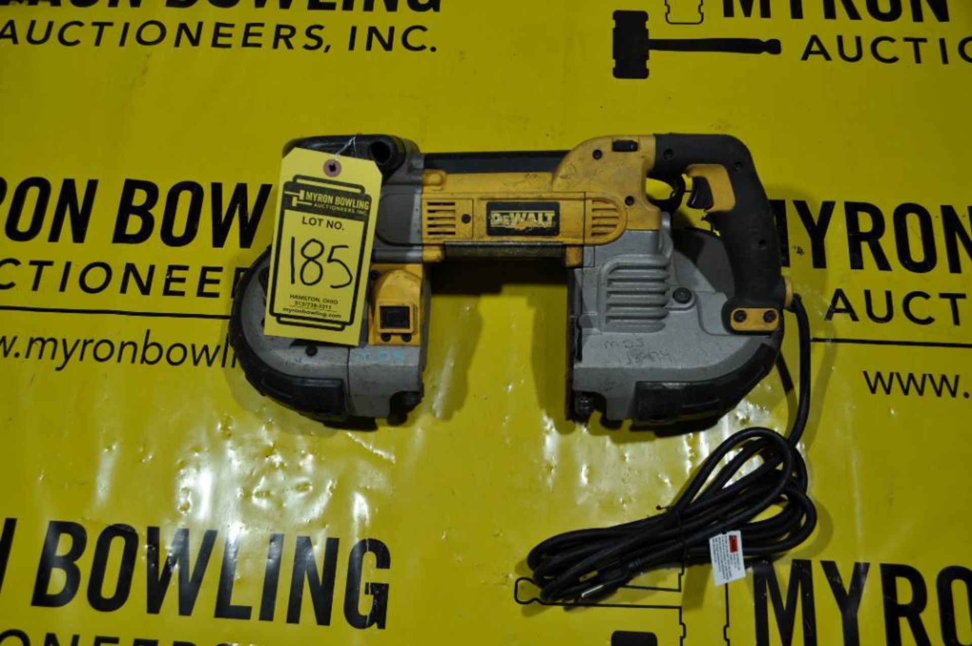 DEWALT DWM120 DEEP CUT VARIABLE SPEED BAND SAW