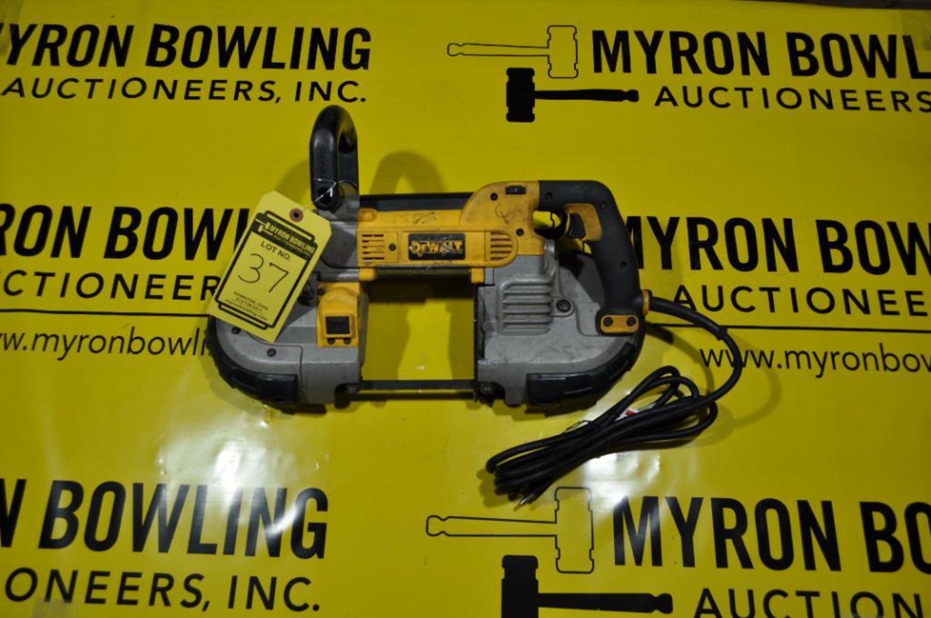 DEWALT DWM120 DEEP CUT VARIABLE SPEED BAND SAW