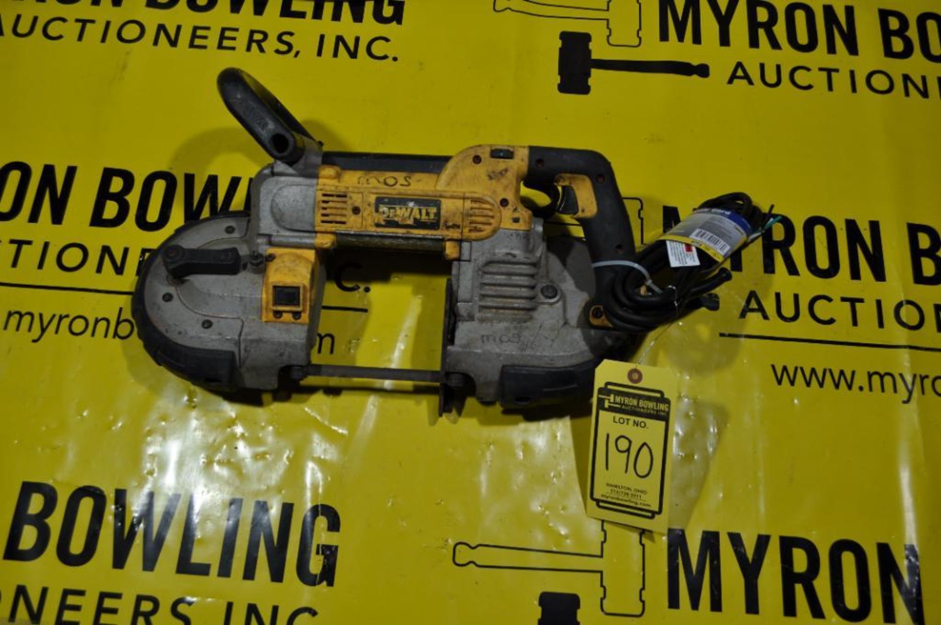 DEWALT DWM120 DEEP CUT VARIABLE SPEED BAND SAW