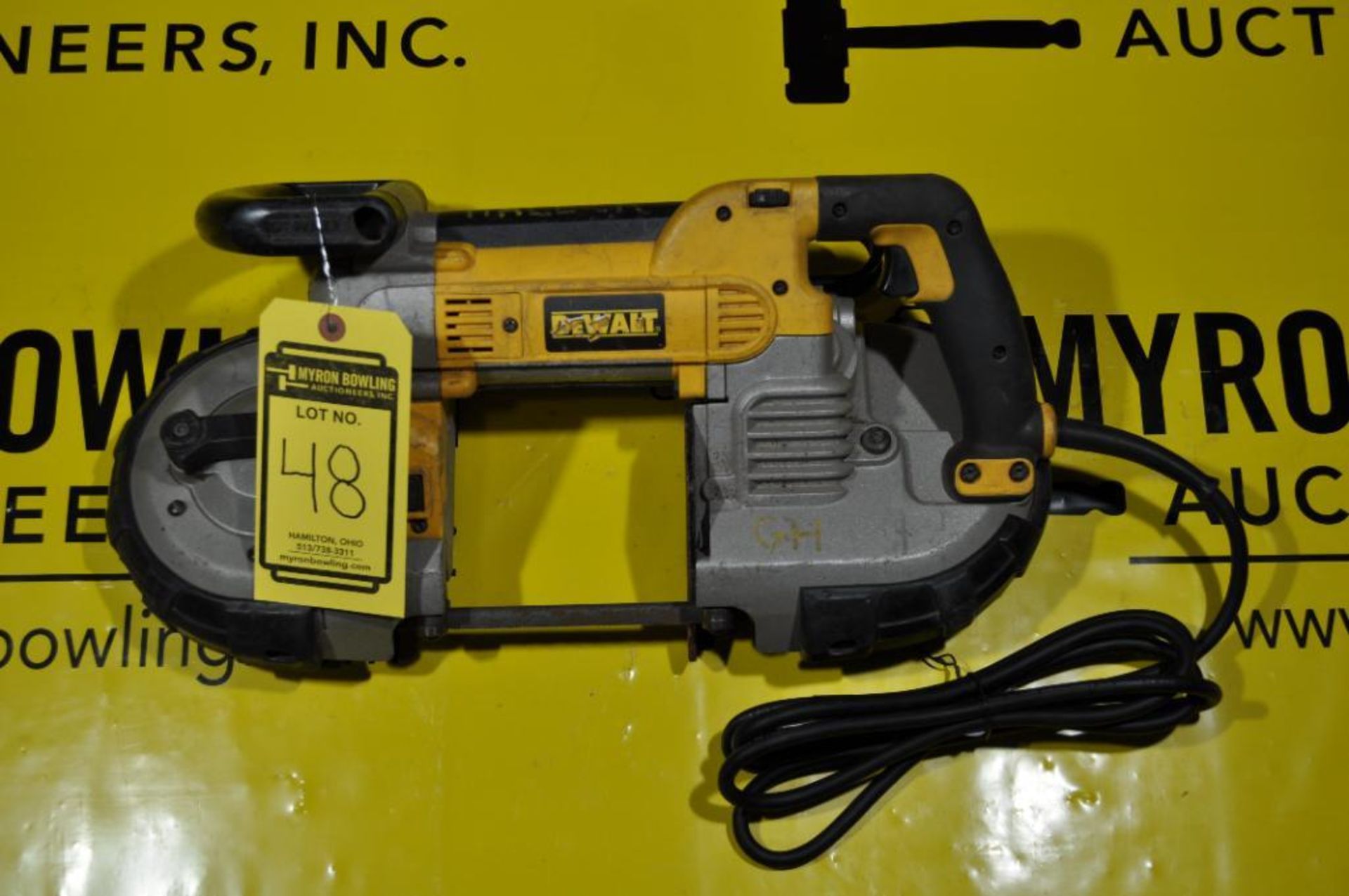 DEWALT DWM120 DEEP CUT VARIABLE SPEED DEEP CUT BAND SAW - Image 2 of 2