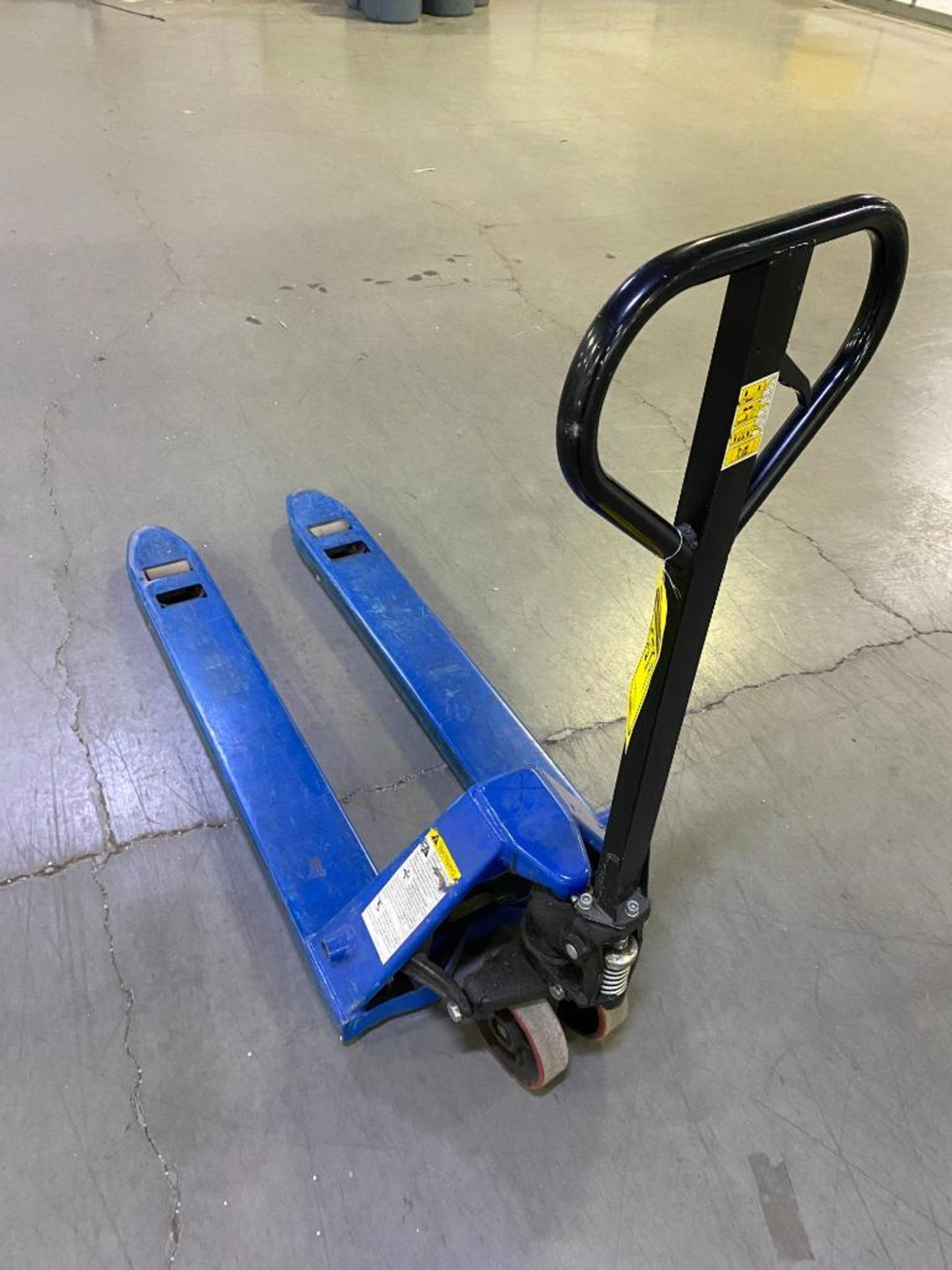 GLOBAL 6,600 LB. PALLET JACK, 22'' WIDE