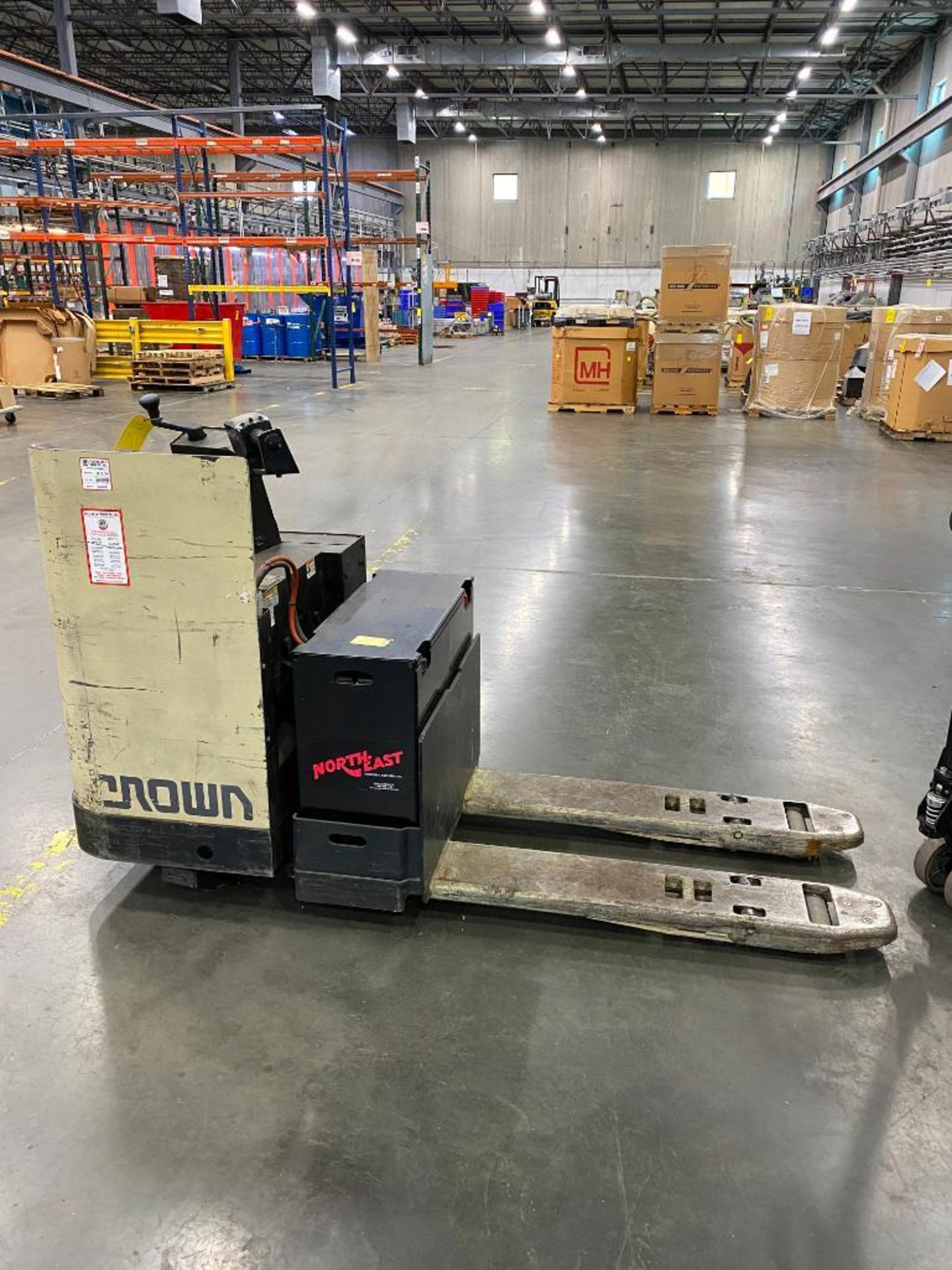 CROWN RIDE-ON ELECTRIC PALLET JACK 3000 SERIES, 6,000 LB. CAP. MODEL PR3020-60, S/N 6A135663, 24V, 4 - Image 3 of 5