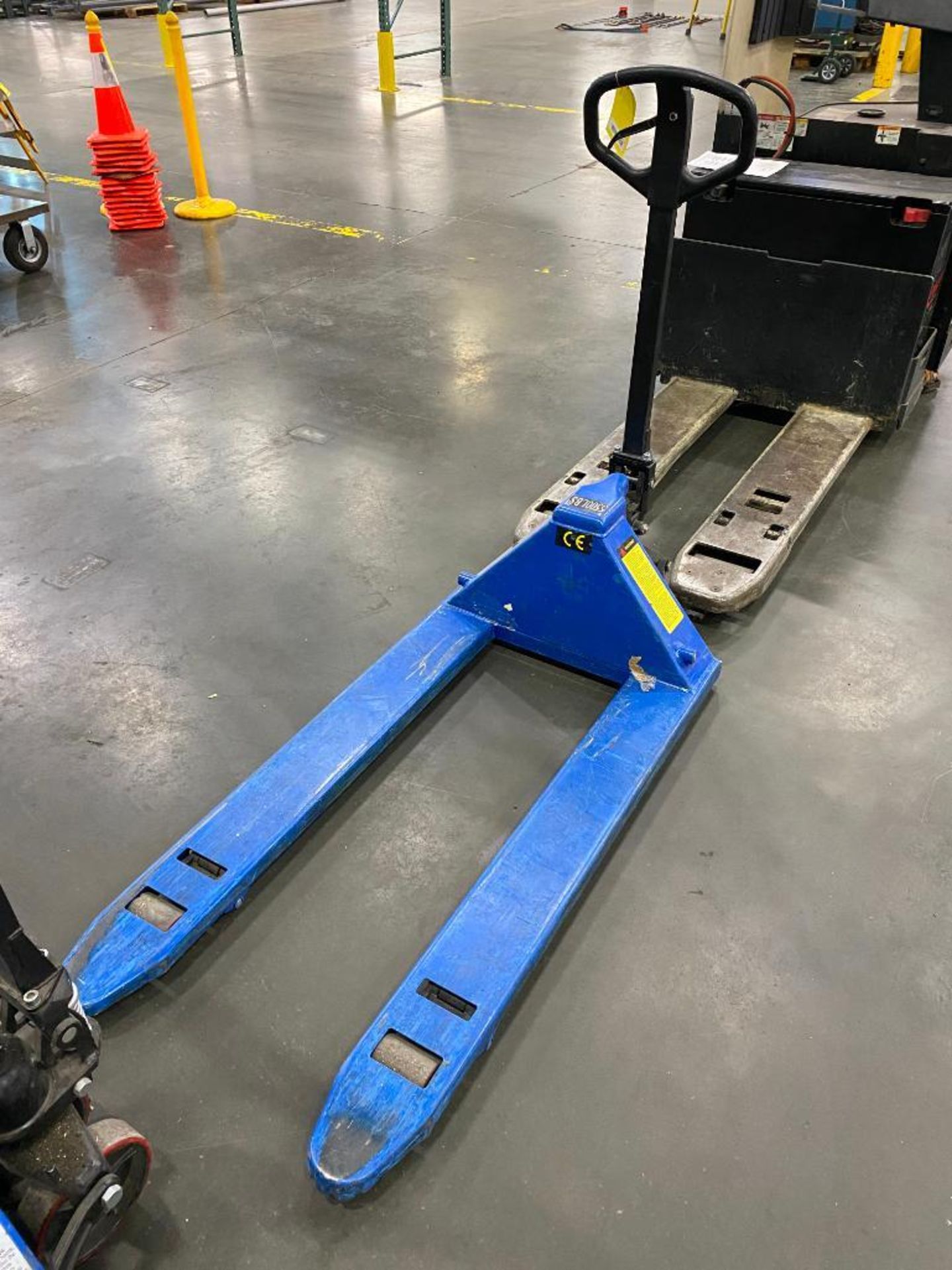 GLOBAL 5,500 LB. PALLET JACK, 27'' WIDE