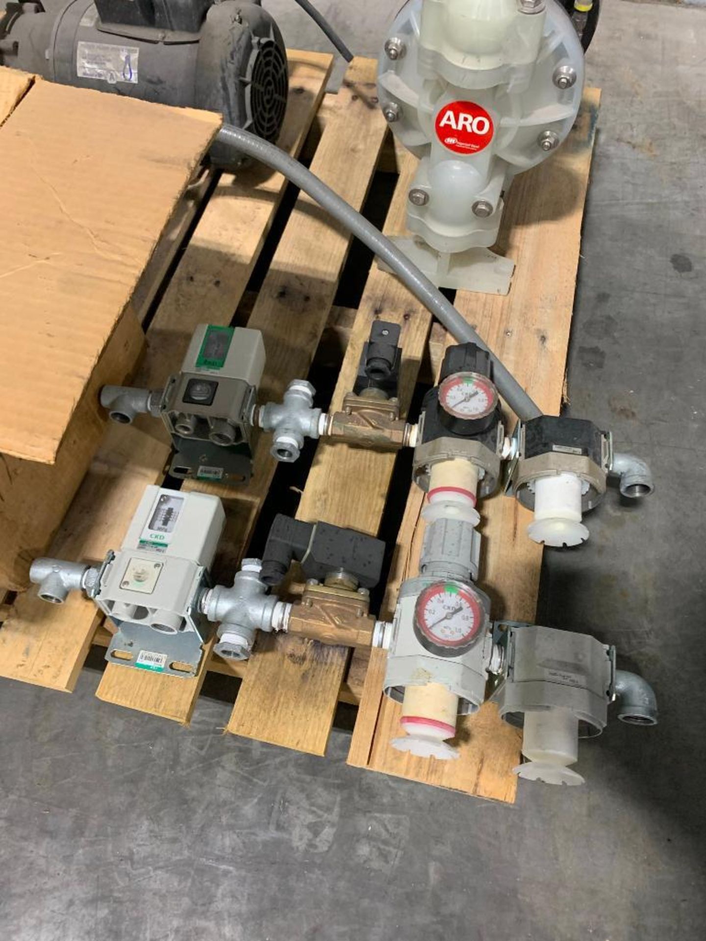 PALLET W/ ASSORTED PUMPS: ARO DOUBLE DIAPHRAGM PUMP MODEL 6661A3-311-C, EMERSON MODEL C56CXJZE-4760, - Image 3 of 3