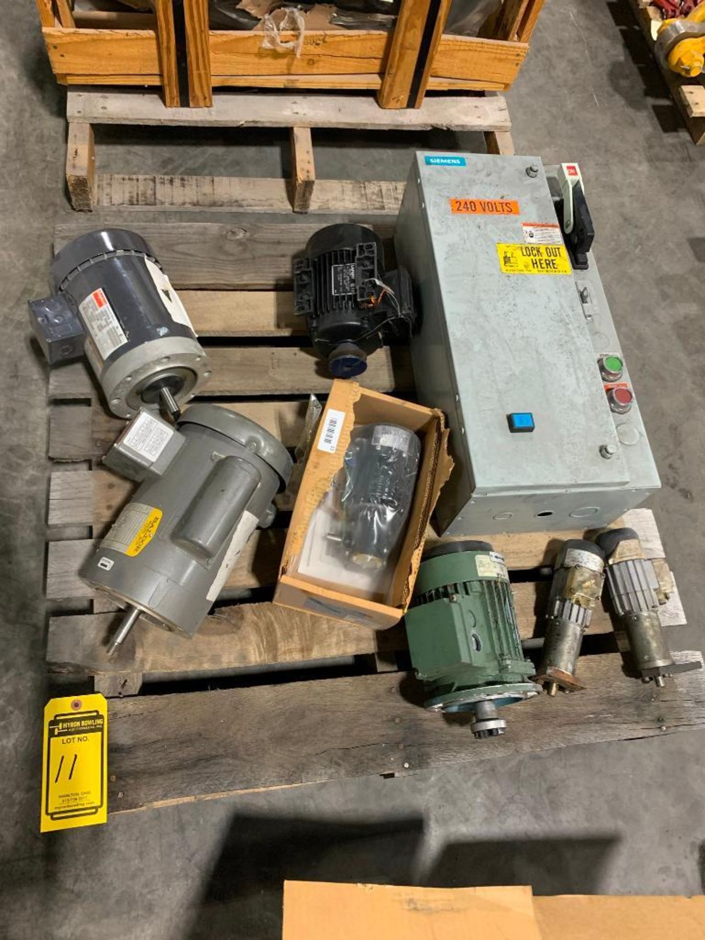 PALLET W/ ASSORTED MOTORS: DAYTON 1.5 HP MODEL 3N726A, BALDOR 1 HP MODEL JL3509A, LAFERT 0.5 HP MODE