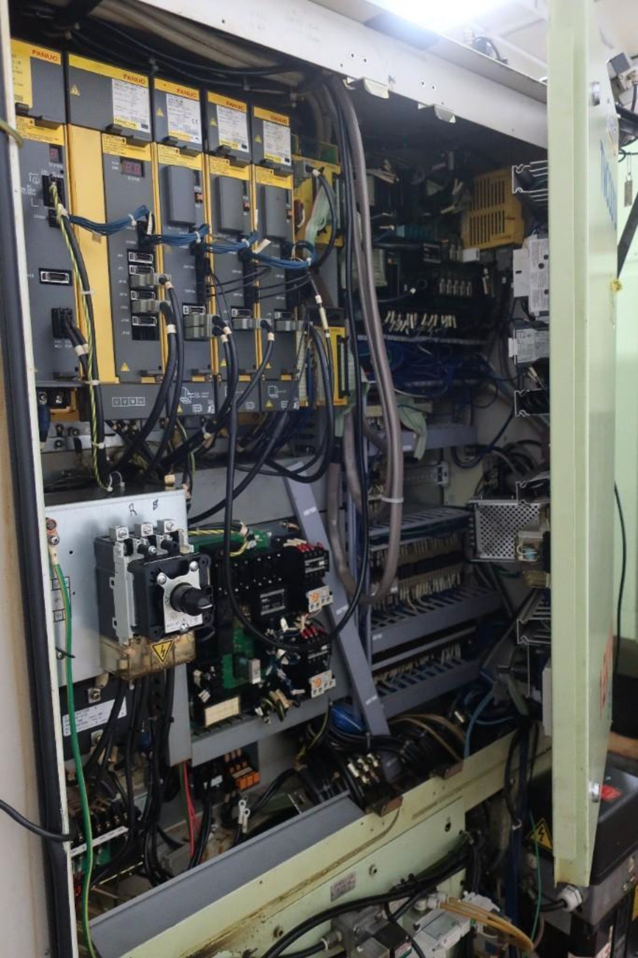 2001 FANUC ROBODRILL A-T14IC 4-AXIS VERTICAL MACHINING CENTER, FANUC 16IM CONTROL, 4TH & 5TH AXIS IN - Image 3 of 6