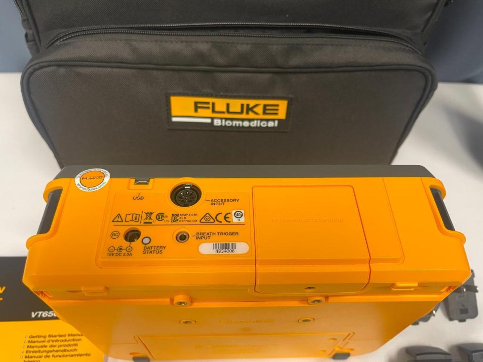 FLUKE GAS FLOW ANALYZER VENTILATOR TESTER, MODEL VT900A, W/CASE & ACCESSORIES - Image 3 of 3