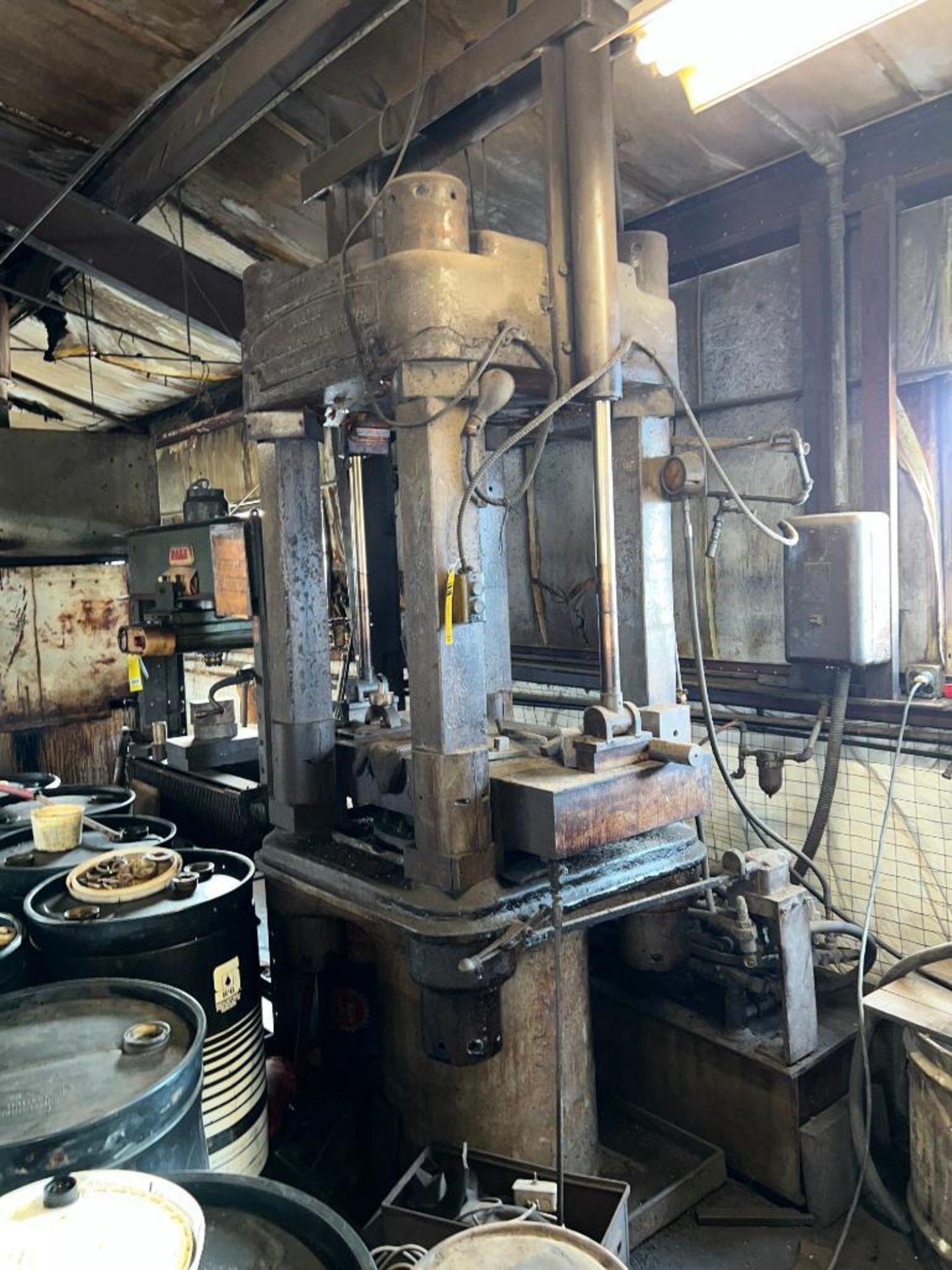 FRENCH OIL MILL MACHINE 4-POST HYDRAULIC PRESS, UPEND SHAFT PRESS 22'' X 22'' BETWEEN POST (LOCATED