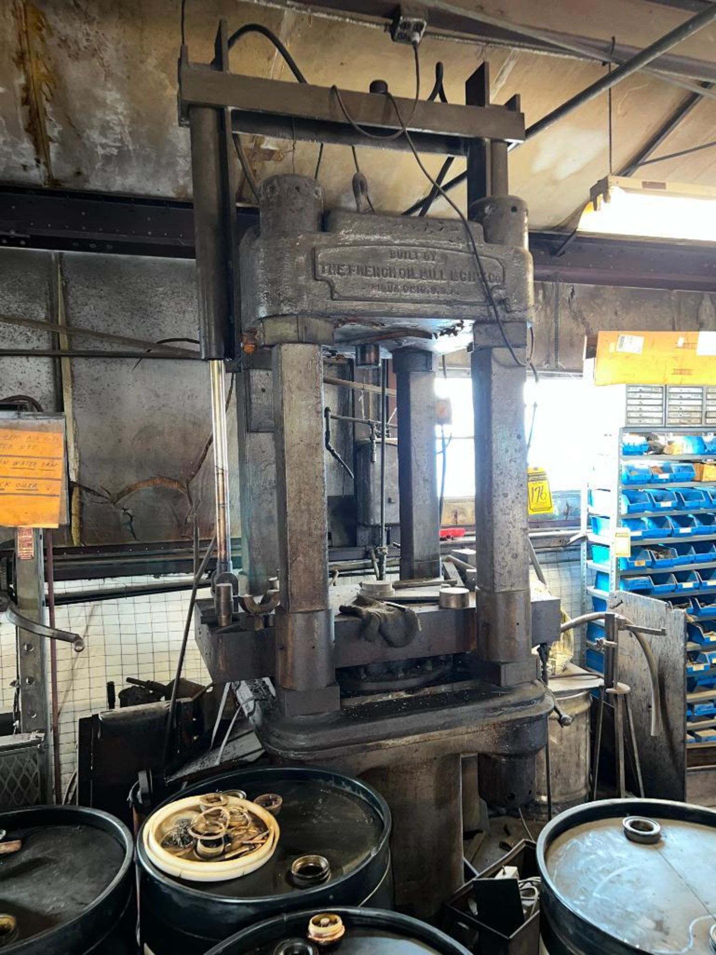 FRENCH OIL MILL MACHINE 4-POST HYDRAULIC PRESS, UPEND SHAFT PRESS 22'' X 22'' BETWEEN POST (LOCATED - Image 2 of 2