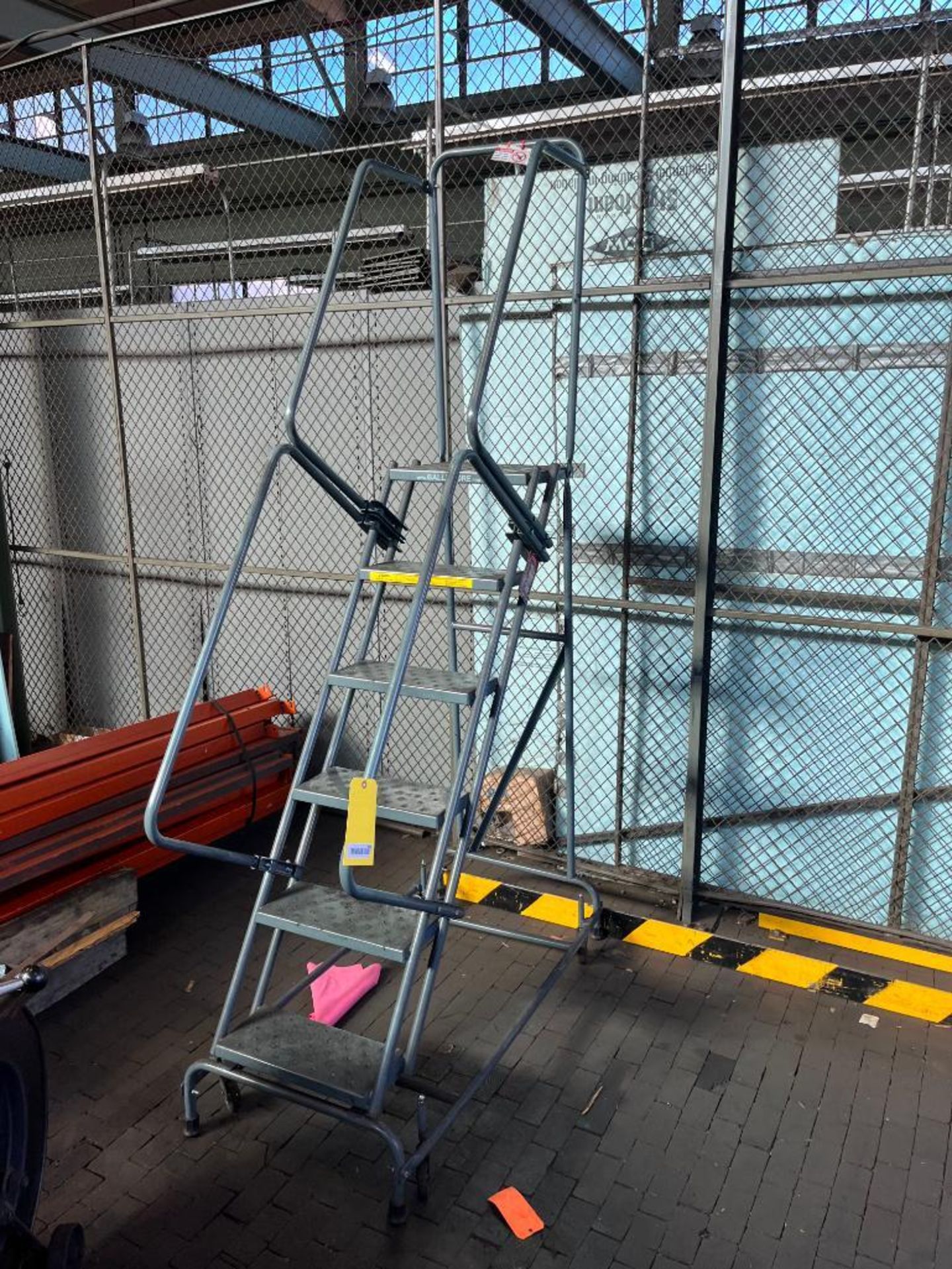 BALLYMORE 6-STEP ROLLING LADDER