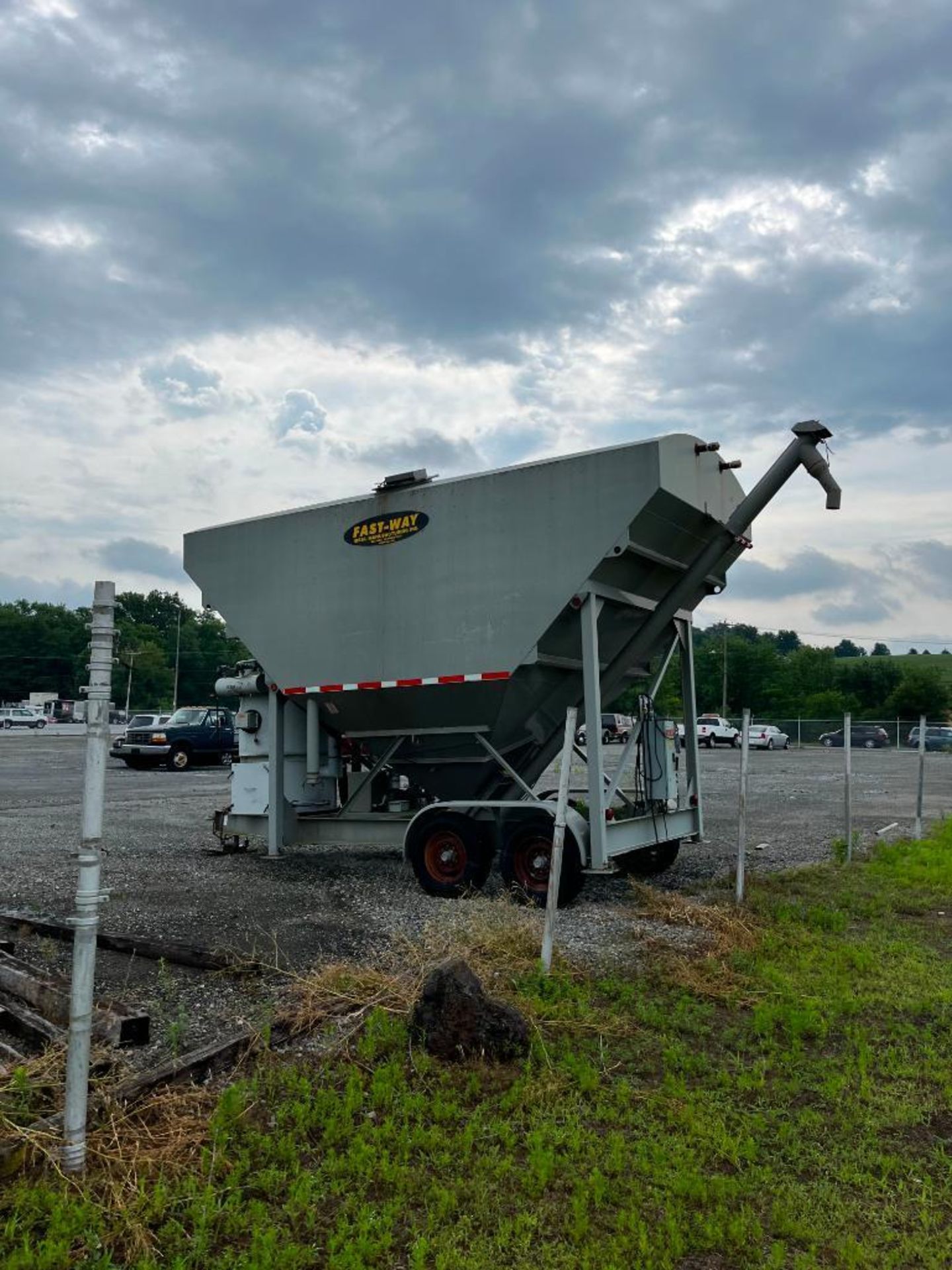 FAST WAY DUAL AXLE SELF-FILTERED HOPPER TRAILER, VIN 1Z94NTA26BB38038 - Image 2 of 2