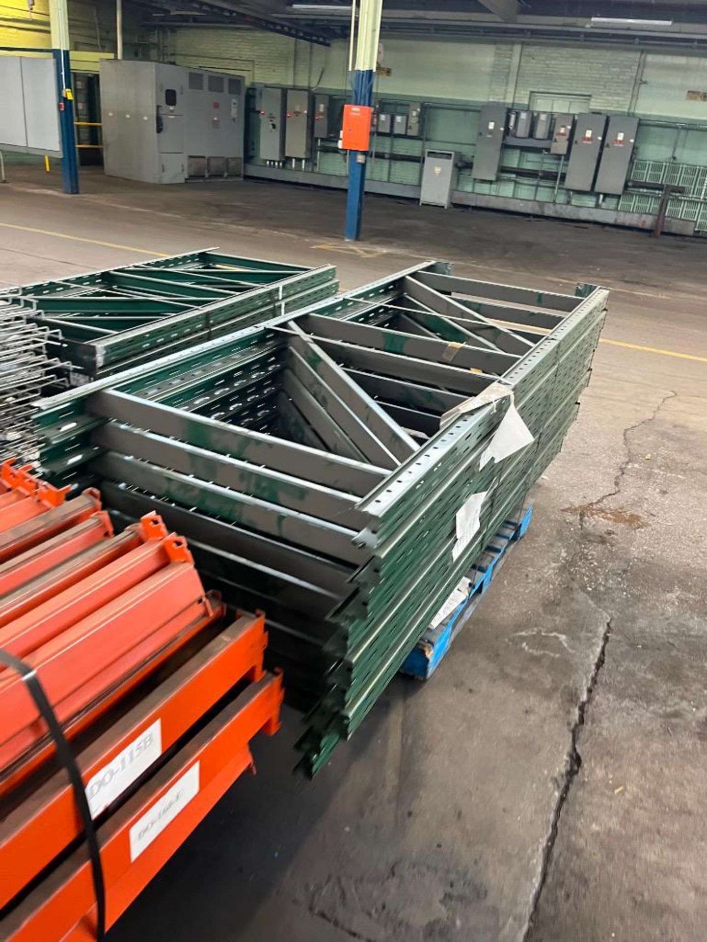LOT OF SLOTTED PALLET RACKING INCL.: (30) 8' X 3' SLOTTED UPRIGHTS, (123) 4" X 96" CROSS BEAMS, (5) - Image 14 of 14