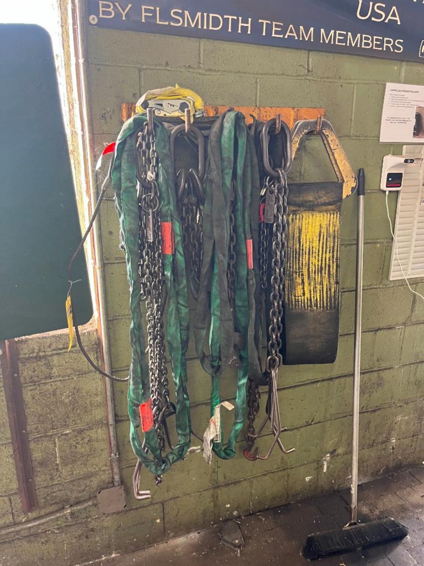 CONTENT OF RACK INCLUDING: ASSORTED NYLON & CHAIN RIGGING