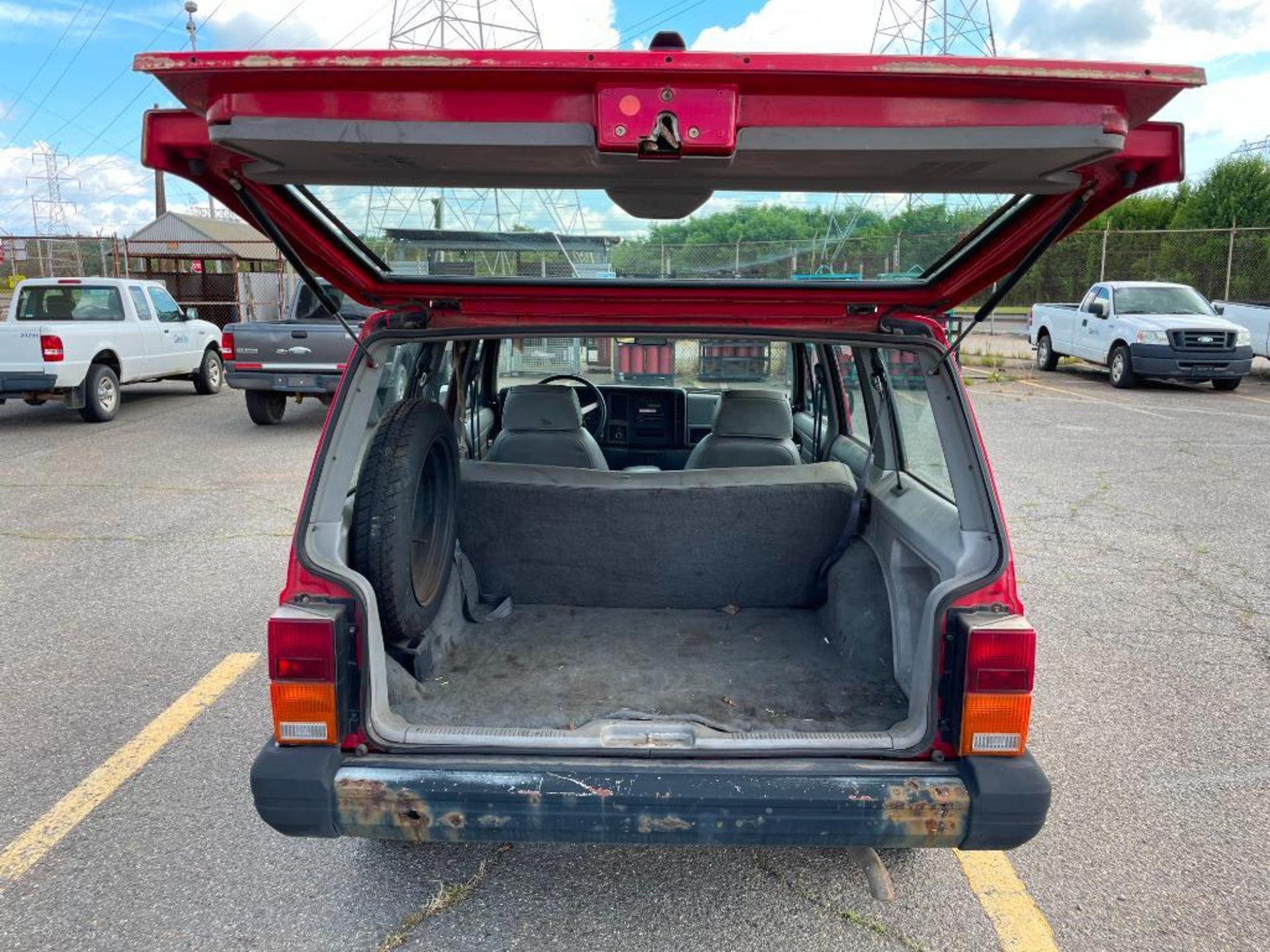 1994 JEEP CHEROKEE, 4X4, AUTOMATIC TRANS., 4.0 L ENGINE, VIN 1J4FJ857RL125768, 154,347 MILES - Image 7 of 8