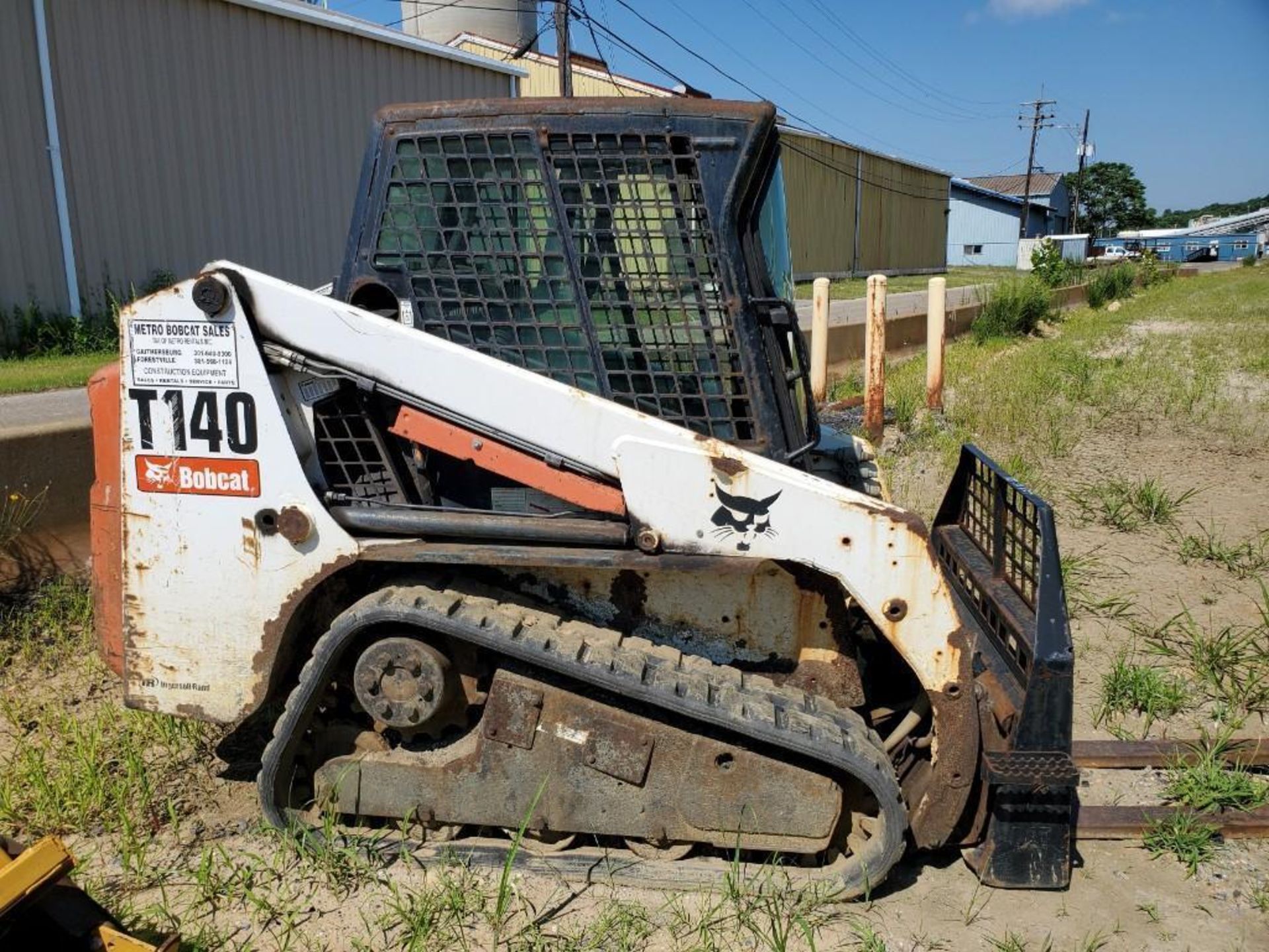 BOBCAT T40 RUBBER TRACK SKID STEER LOADER, W/ FORK ATTACHMENT, CLIMATE CAB, PIN 529311615 - Image 2 of 11