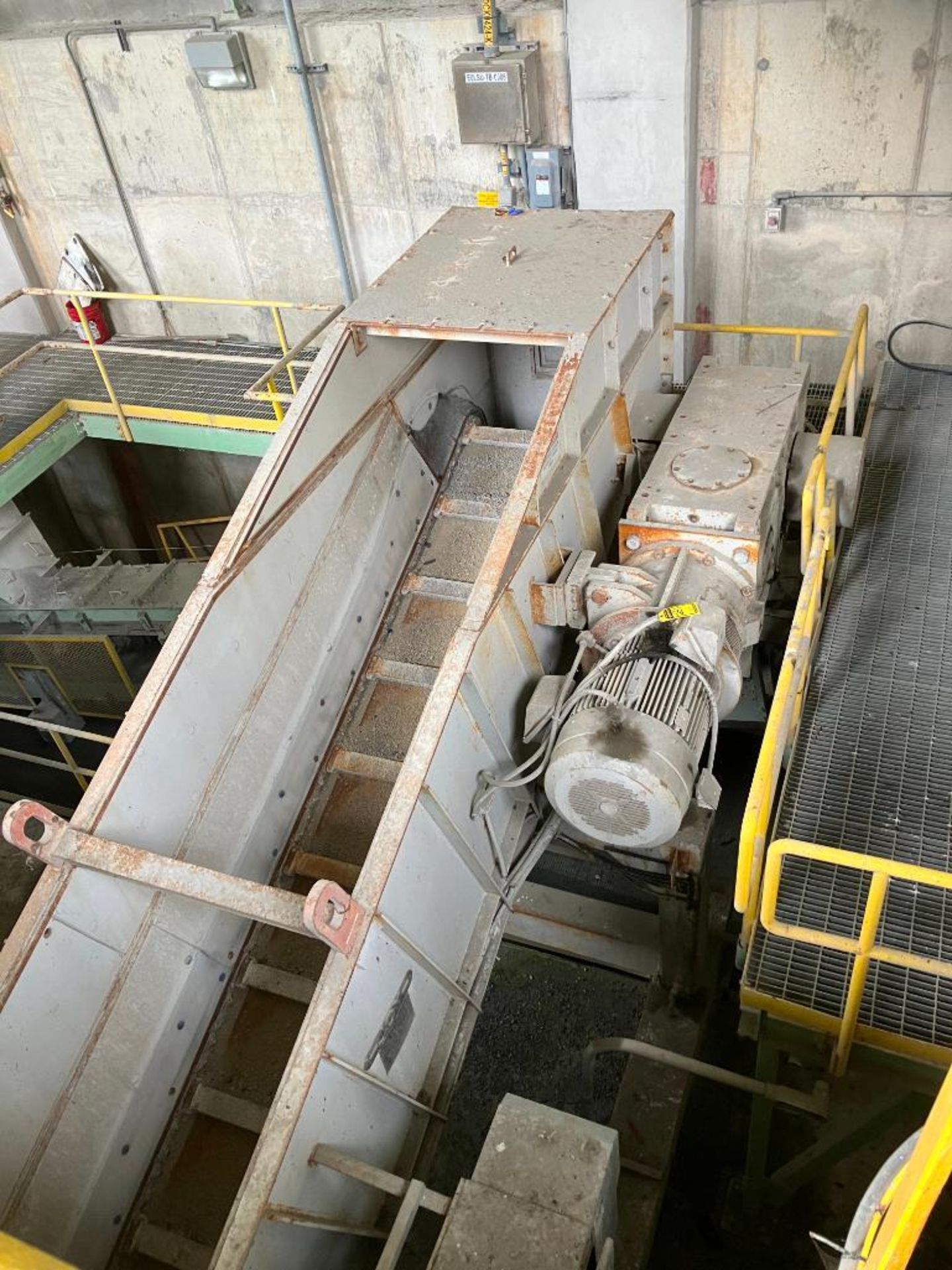 OVERHEAD RAILCAR SHAKER, METSO BRAND, 6-TON CAP., W/ JOY UNLOADING FEEDER, MODEL BF-7-0-1135, S/N 14 - Image 3 of 8