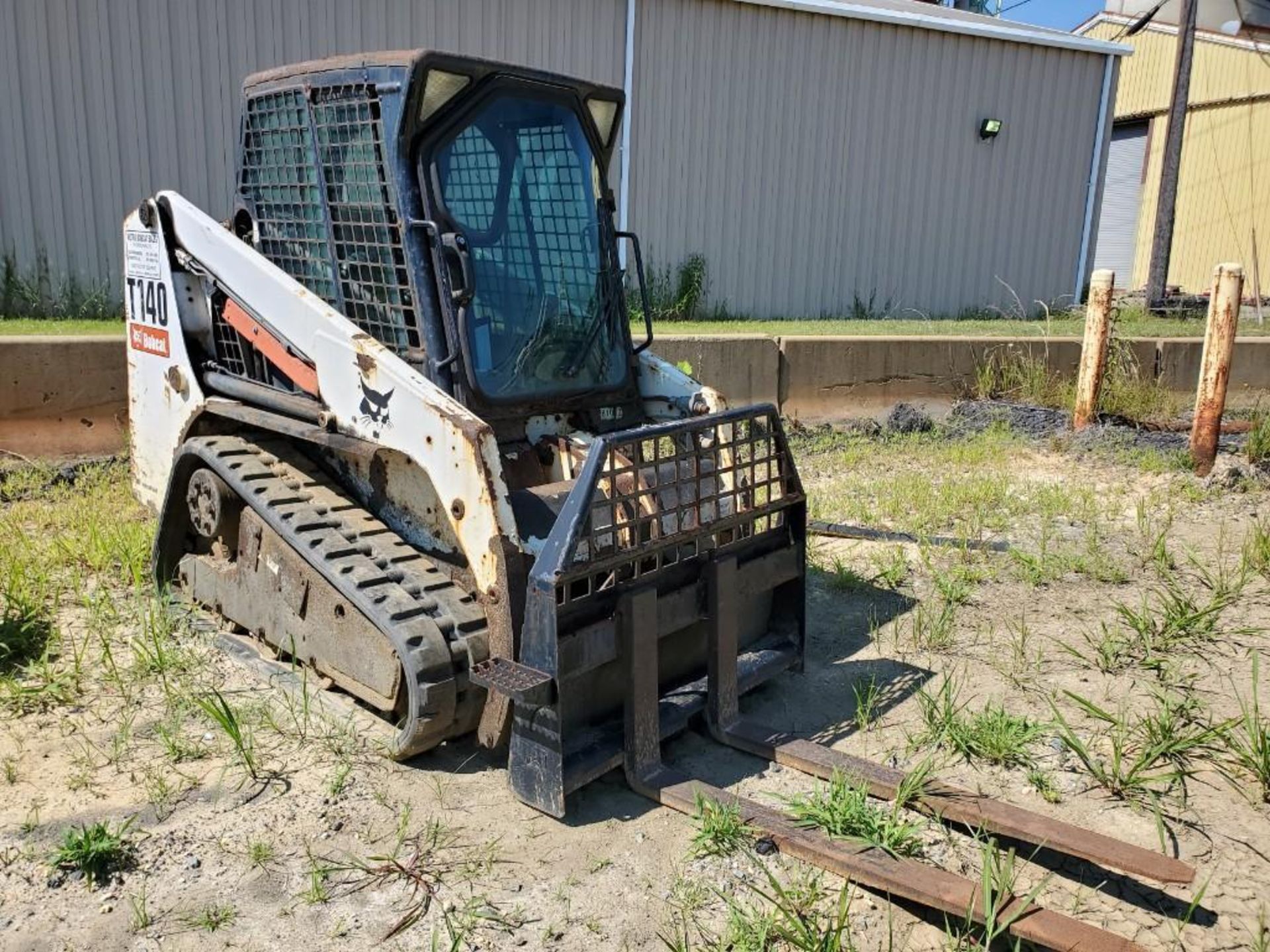 BOBCAT T40 RUBBER TRACK SKID STEER LOADER, W/ FORK ATTACHMENT, CLIMATE CAB, PIN 529311615