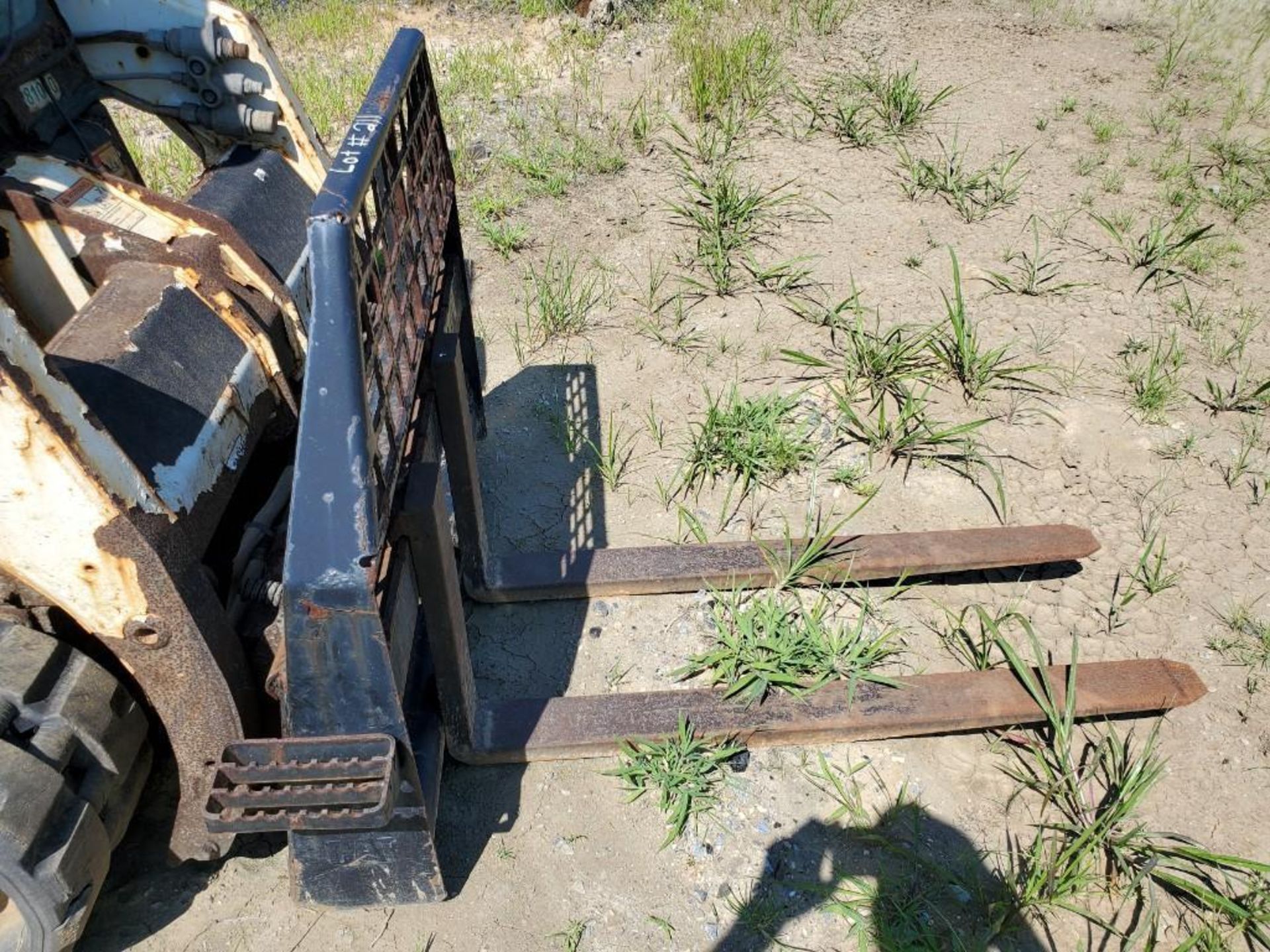 BOBCAT T40 RUBBER TRACK SKID STEER LOADER, W/ FORK ATTACHMENT, CLIMATE CAB, PIN 529311615 - Image 8 of 11