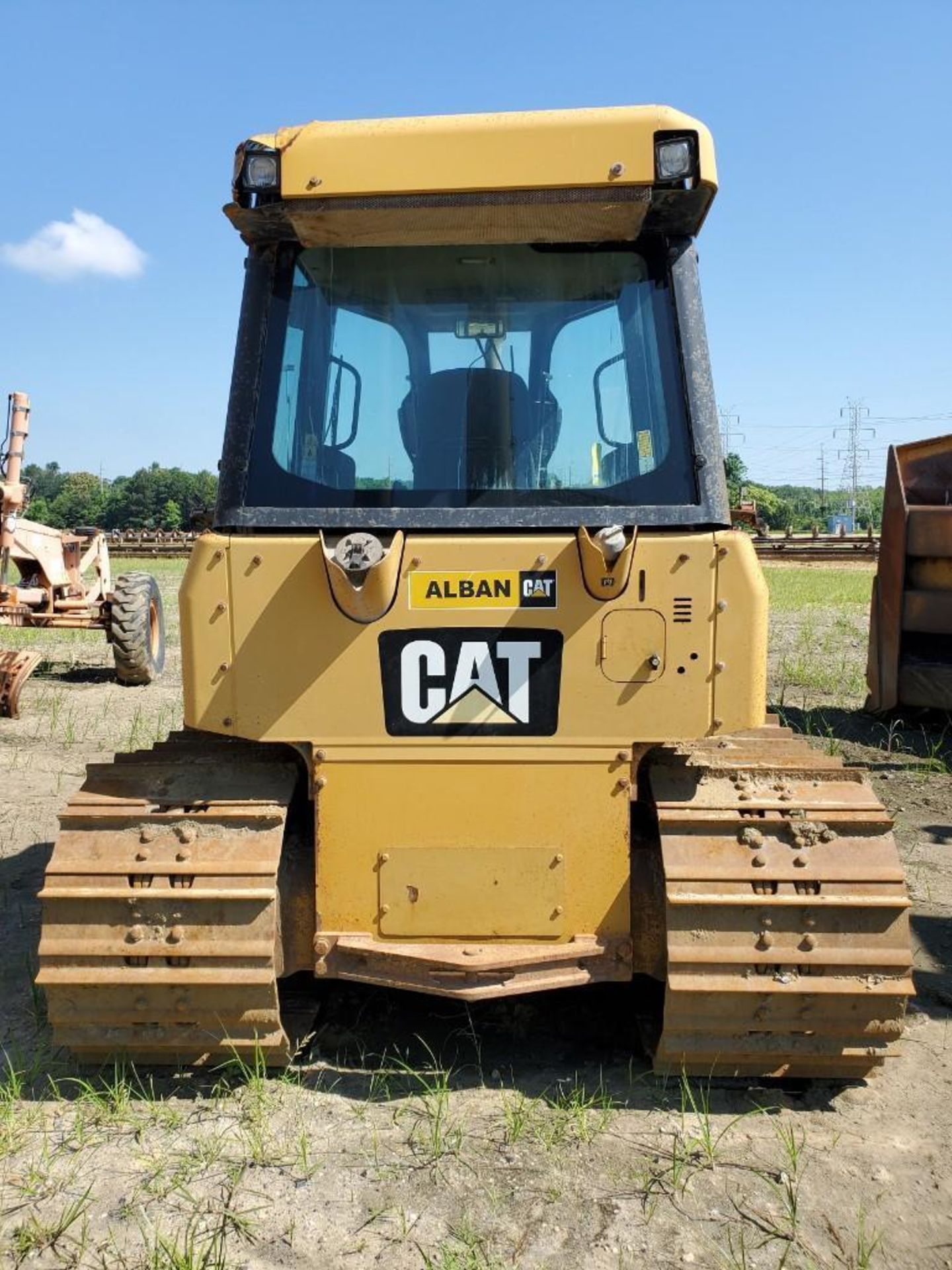 CATERPILLAR D5K LGP BULLDOZER, CLIMATE CAB, DUAL JOYSTICK CONTROLS, PIN CAT00D5KKYYY00781 - Image 4 of 14