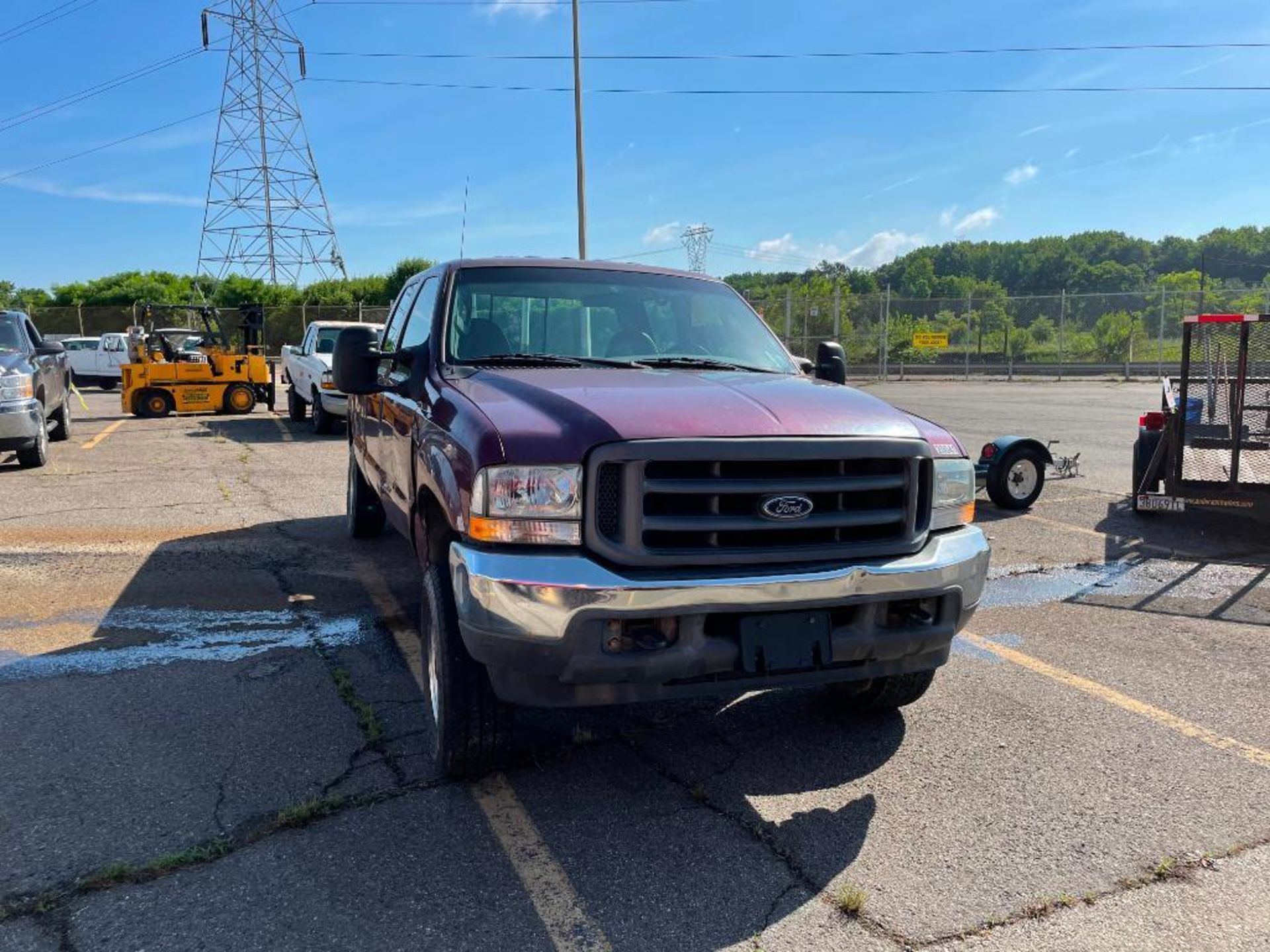 2004 FORD F250 XL SUPER DUTY 4X4 PICKUP TRUCK, CREW CAB, AUTOMATIC TRANS., 5.4 TRITON ENGINE, 57,887 - Image 2 of 9