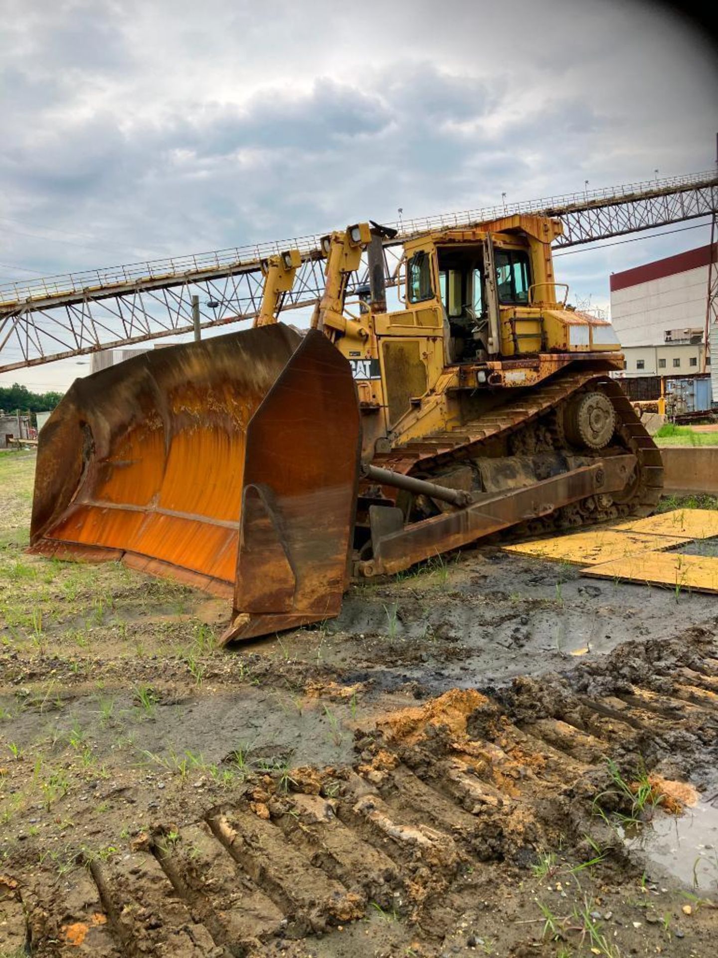 CATERPILLAR D9N BULLDOZER, 3408 CAT. ENGINE, POWERSHIFT 3 FORWARD & REVERSE GEARS, CLIMATE CAB, SENT - Image 6 of 14