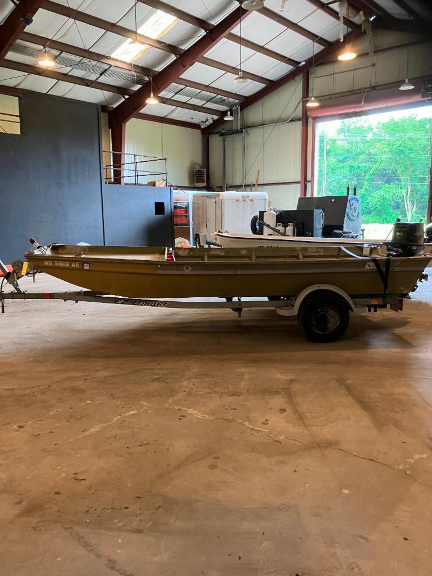 1979 COFFELT 16' FLAT BOTTOM ALUMINUM BOAT, HULL ID. NO. CJJ010000379, 28 HP JOHNSON JET POWER ENGIN - Image 2 of 5