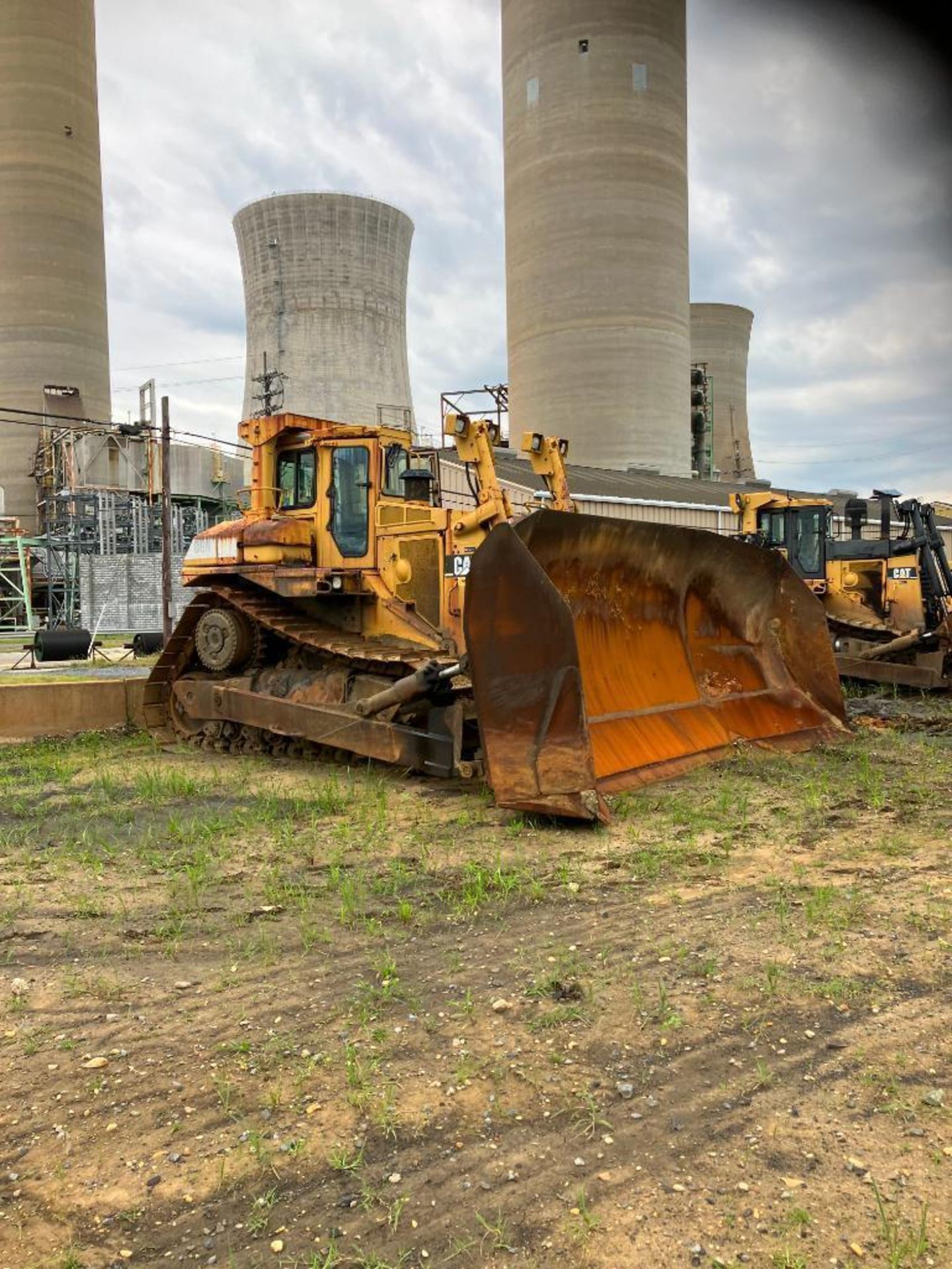 CATERPILLAR D9N BULLDOZER, 3408 CAT. ENGINE, POWERSHIFT 3 FORWARD & REVERSE GEARS, CLIMATE CAB, SENT - Image 7 of 14